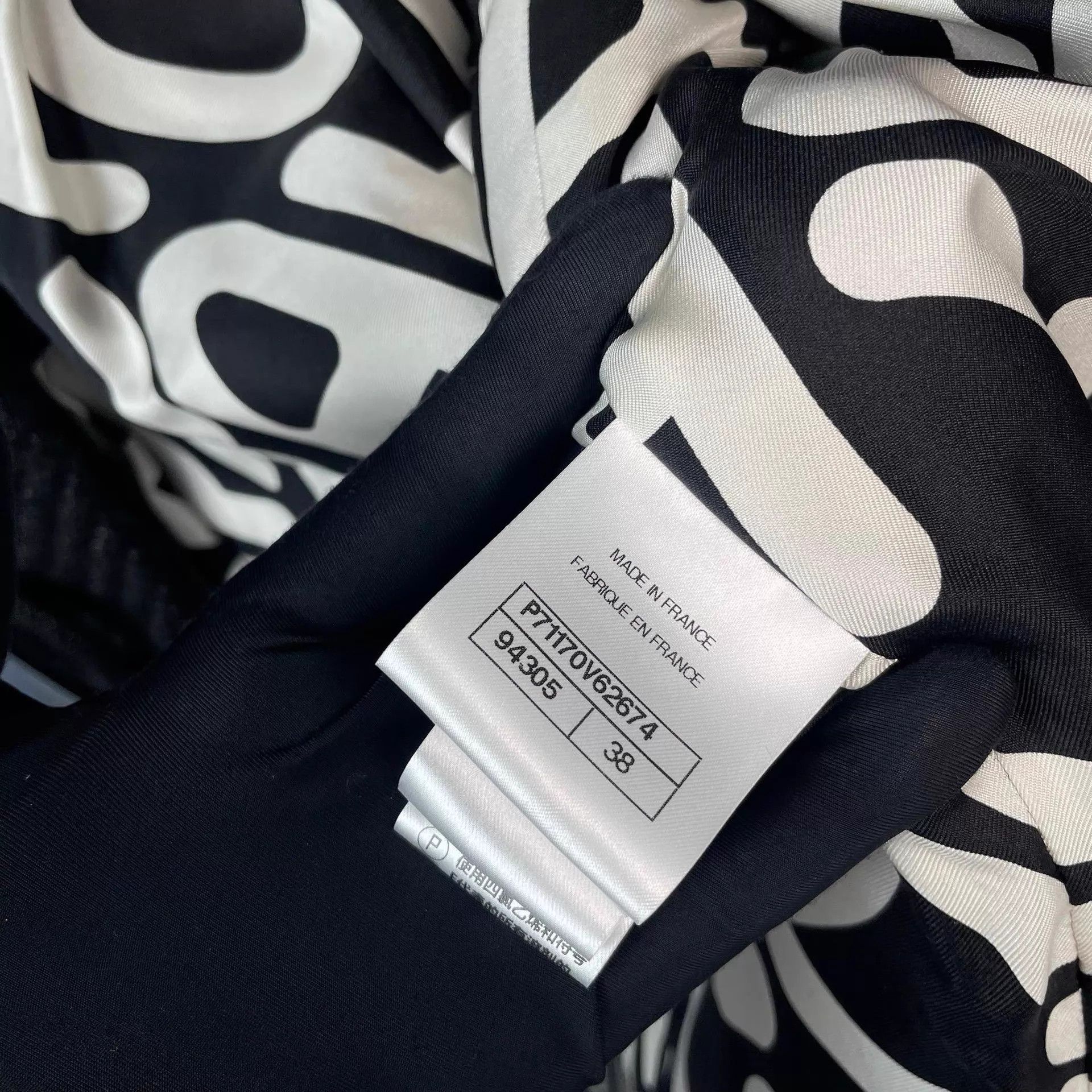 Chanel Chanel 21B Black Hooded Preppy Wool Horn Button Jacket 38 Size S / US 4 / IT 40 - 5 Thumbnail