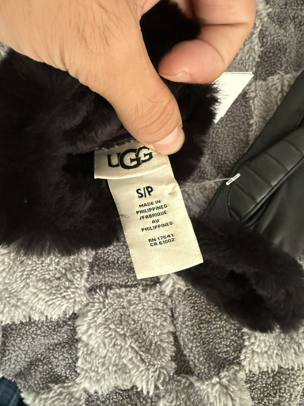 Ugg UGG Winter Leather Quilted Snow Gloves size S Size ONE SIZE - 3 Thumbnail