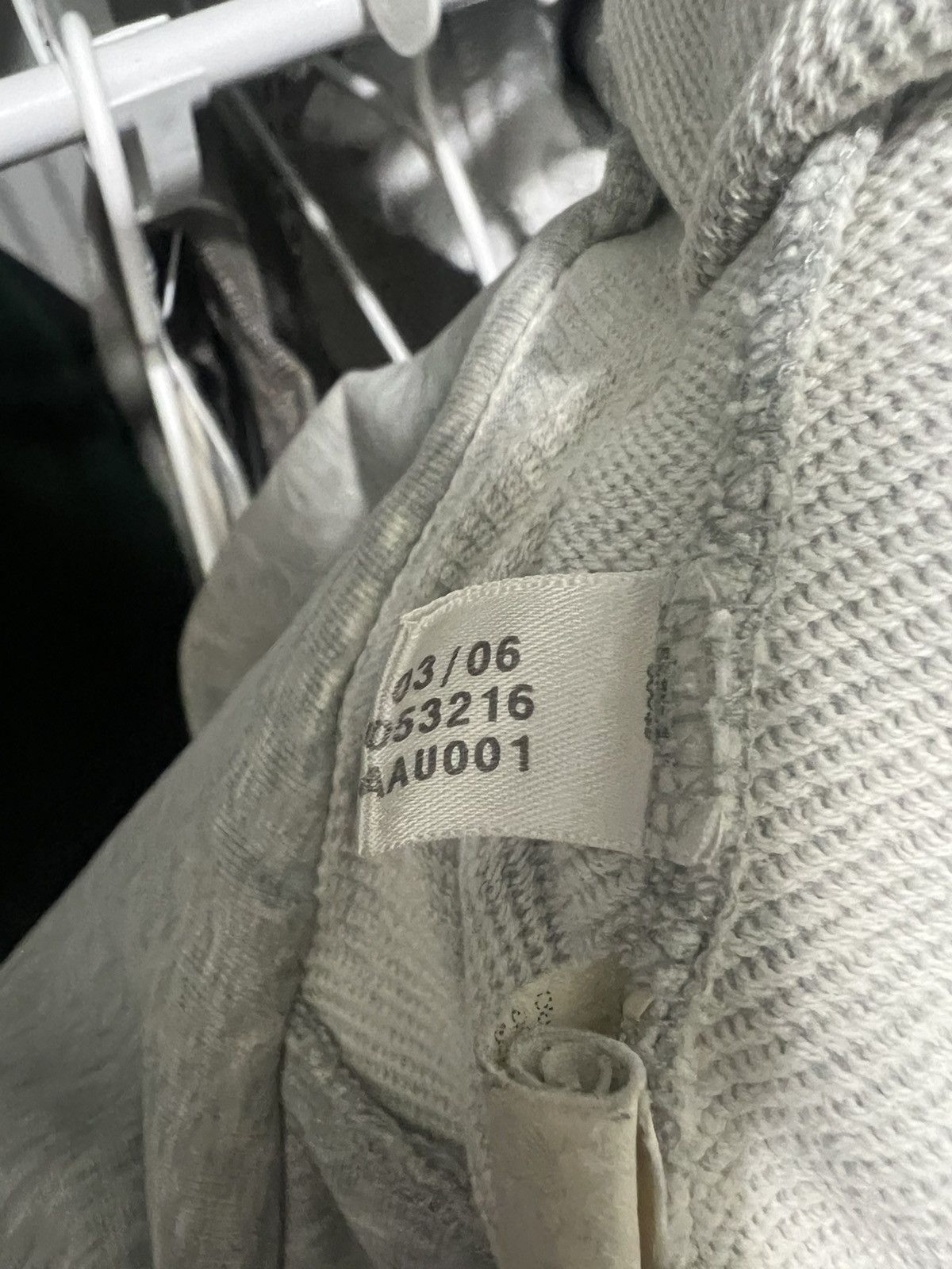 Y-3 distressed Y-3 hoodie size L Size US L / EU 52-54 / 3 - 4 Thumbnail