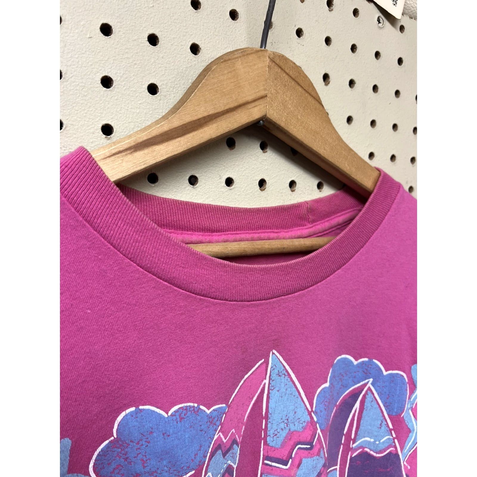 Pinko VINTAGE Garfield Sailboat Cape Cod Pink T-shirt L Unisex Adults Crew Neck Size US L / EU 52-54 / 3 - 3 Thumbnail