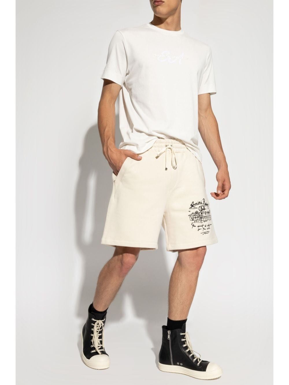 o1s1wg110625 Spirit Logo Short in Ivory