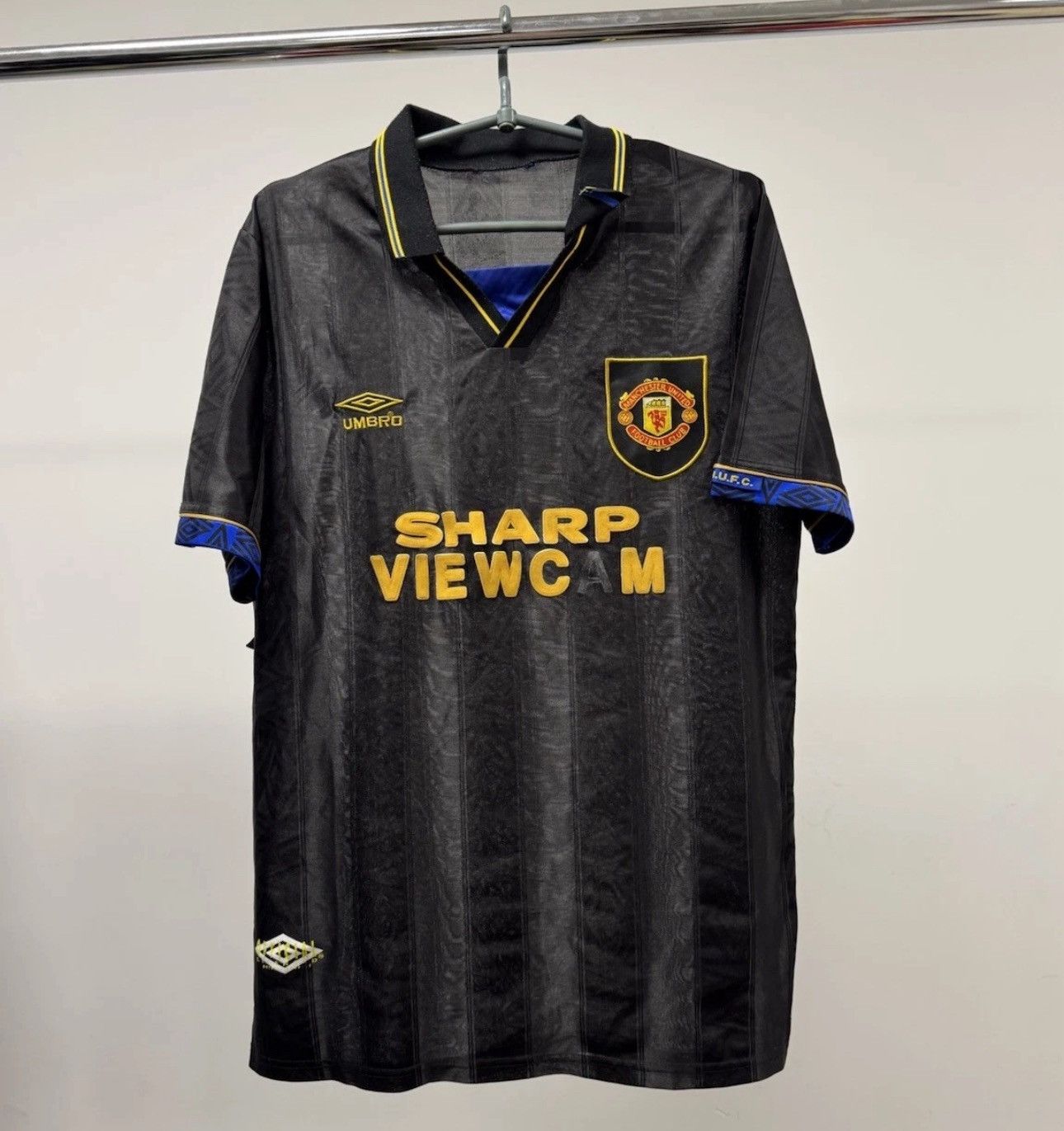 Umbro UMBRO MANCHESTER UNITED 1993/94 AWAY FOOTBALL SHIRT SOCCER Size US L / EU 52-54 / 3 - 1 Thumbnail