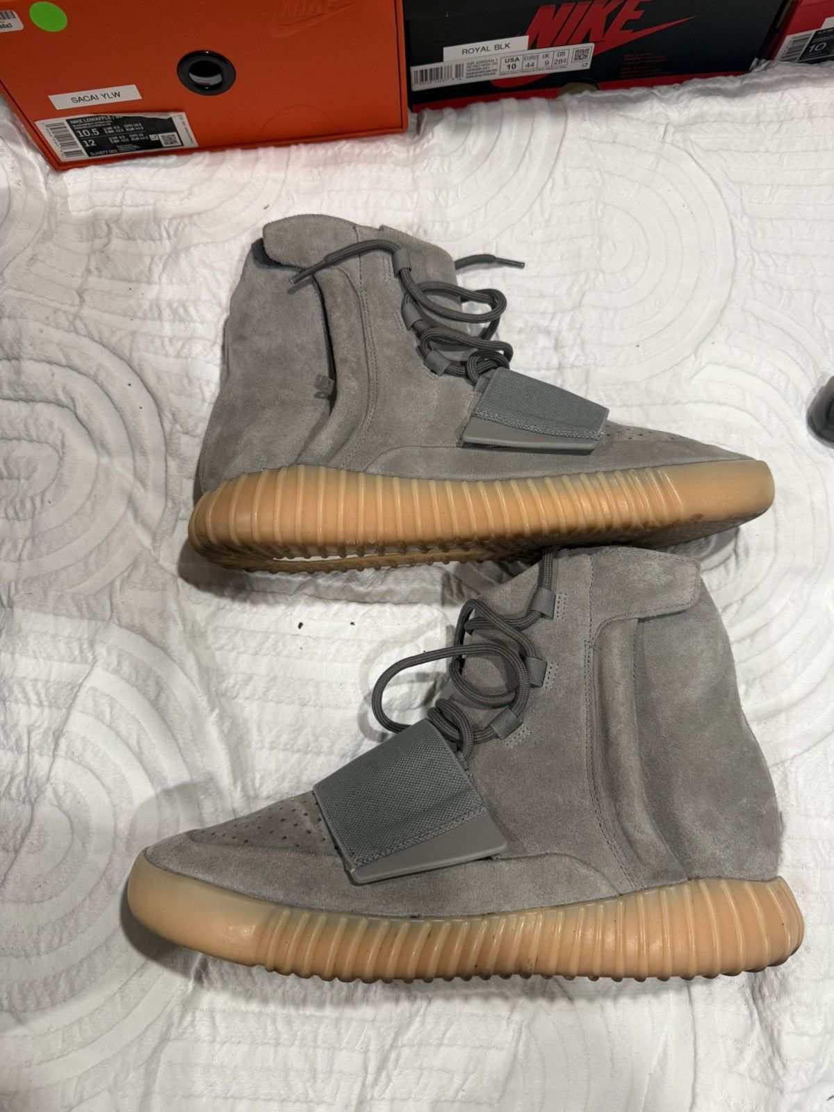 Yeezy Yeezy boost 750 grey/ soles glow size 10.5 Size US 10.5 / EU 43-44 - 2 Thumbnail