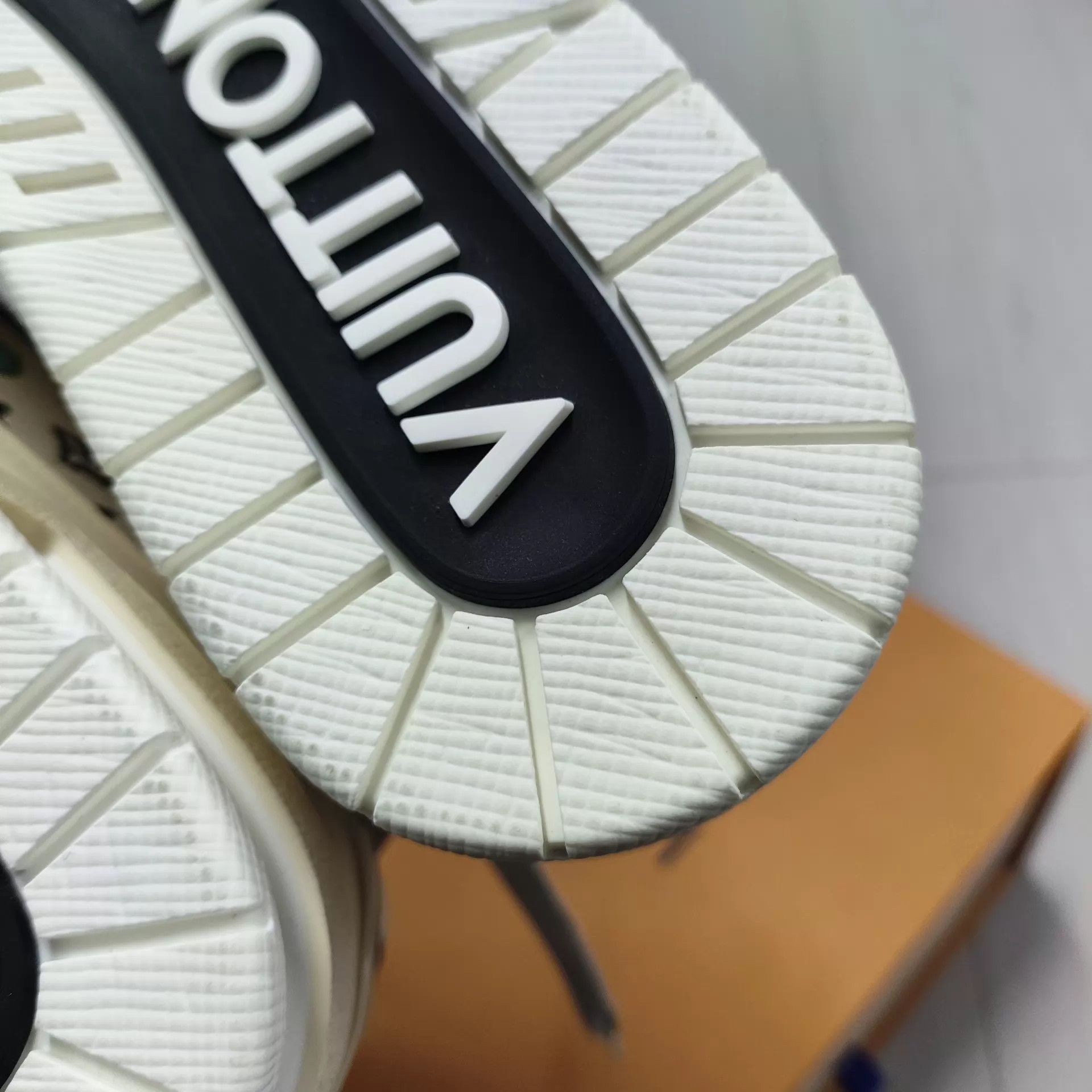 Louis Vuitton LV Unworn Allover Logo White Trainers 4 Size US 4 / IT 34 - 5 Thumbnail