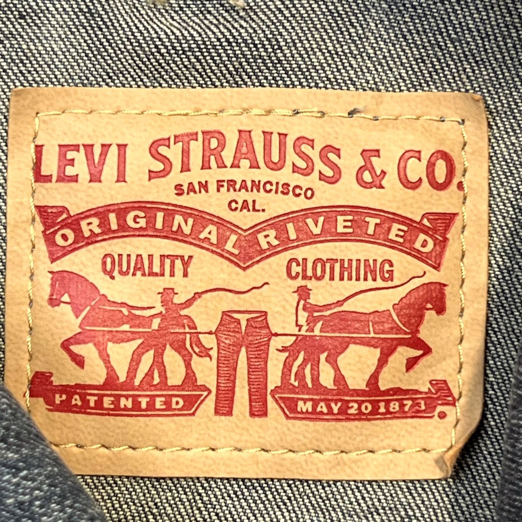 Levi's VINTAGE Levis Denim Vest Womens Small Sleeveless Trucker Jean Jacket Distressed Western Size 28" / US 6 / IT 42 - 4 Thumbnail