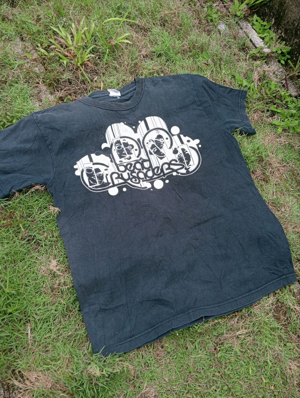 Band Tees VINTAGE BEAT CRUSADERS BAND TSHIRT - SIZE L Size US L / EU 52-54 / 3 - 5 Thumbnail