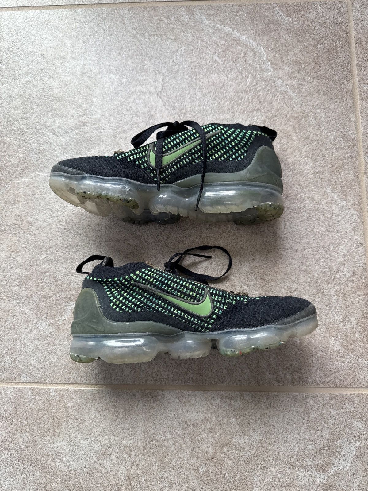 Nike Nike Vapor Maxes Size 6Y Boys Size US 6 / EU 39 - 1 Thumbnail