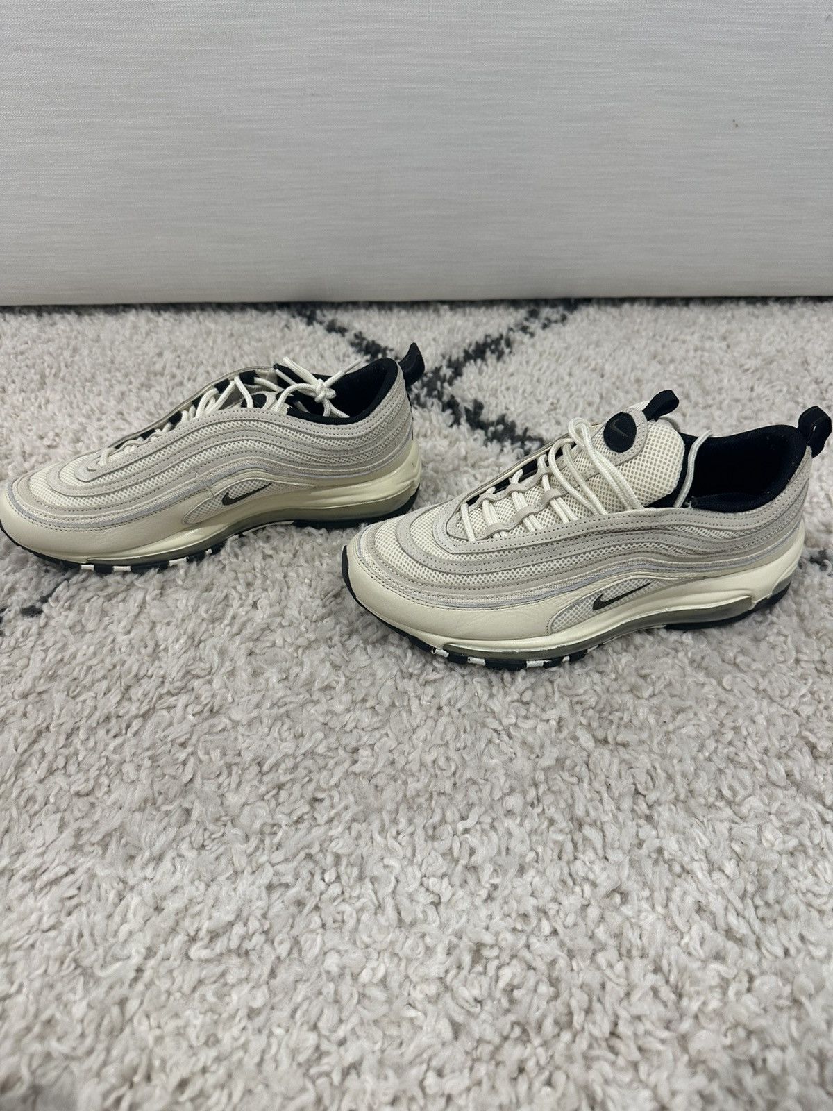 Nike Airmax Size US 9.5 / EU 42-43 - 2 Thumbnail