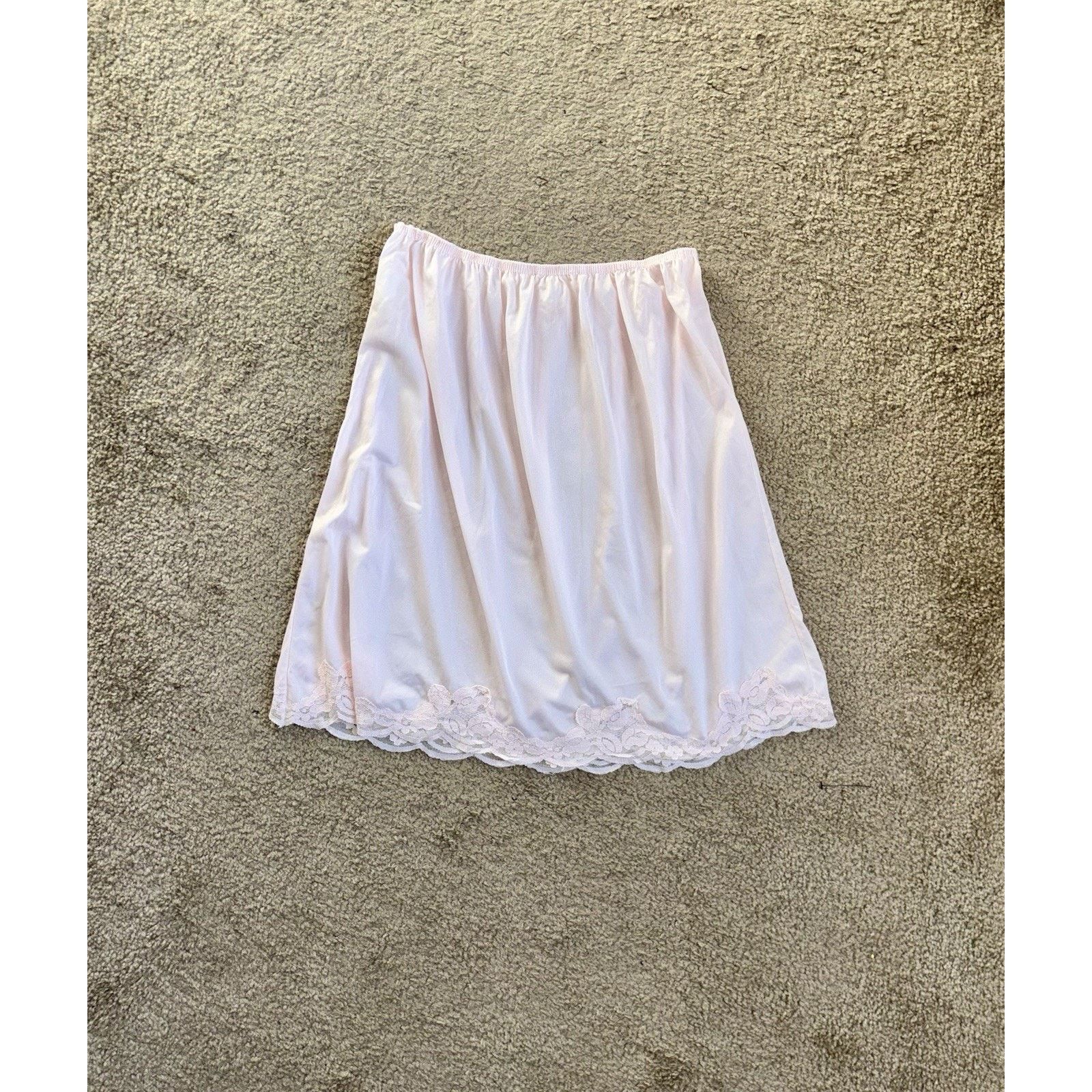 Anthropologie Baby Pink Slip Skirt With Lace Trim Sz L Size 34" / US 12 / IT 48 - 1 Thumbnail