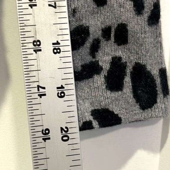 Vintage Halogen Womens Gray Leopard Print 100% Cashmere Crewneck Sweater Size M Size M / US 6-8 / IT 42-44 - 6 Thumbnail