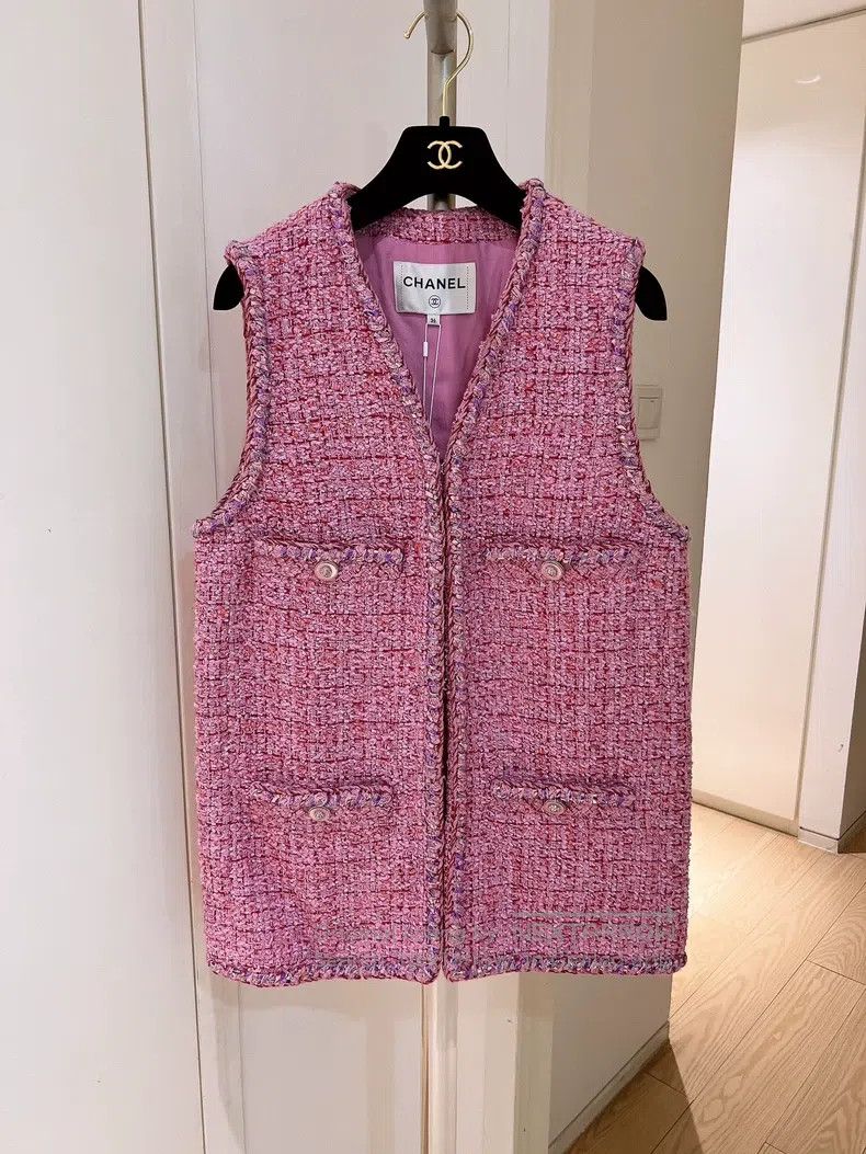 Chanel Chanel 22 Spring and Summer New Pink Tweed Vest Size XS / US 0-2 / IT 36-38 - 1 Thumbnail