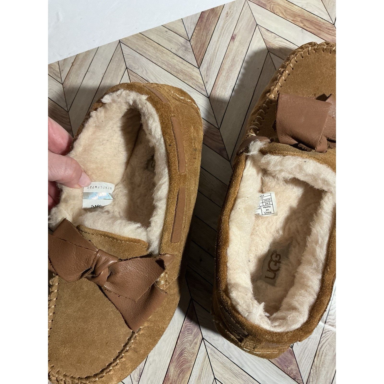 Ugg UGG Dakota Leather Bow Women Slipper Suede Chestnut US 7 Size US 7 / IT 37 - 2 Thumbnail