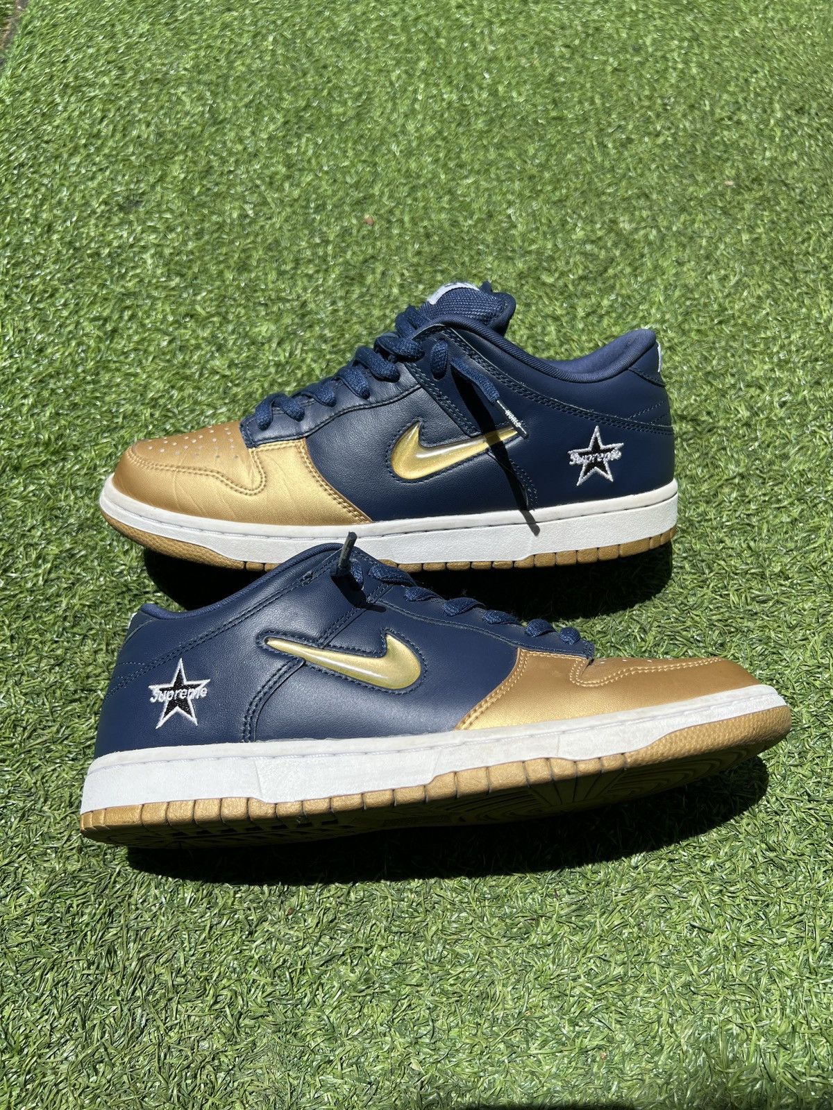 Nike × Supreme Supreme x Nike Sb Dunk Low Metallic Gold/Navy CK3480-700 Size US 8 / EU 41 - 2 Thumbnail