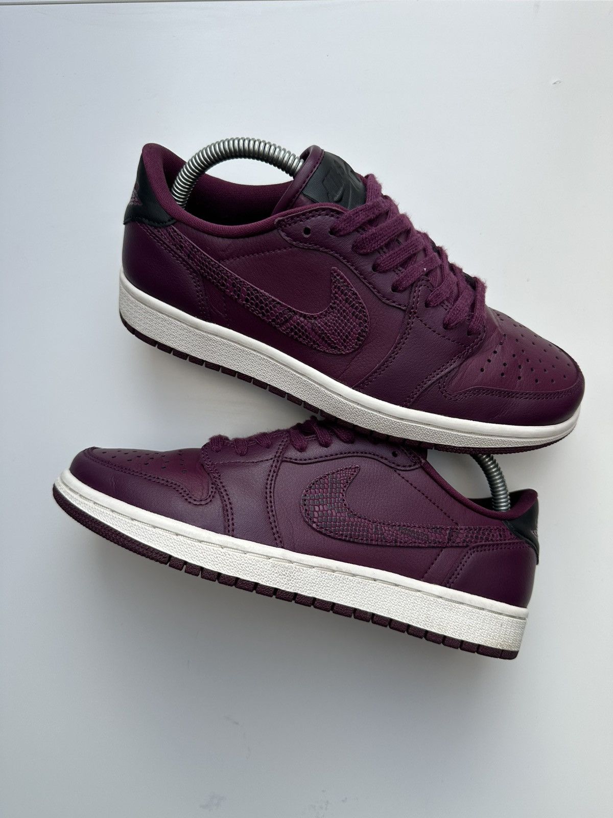 Nike Nike WMNS AIR JORDAN 1 RETRO LOW OG bordeaux sneakers Size US 7 / IT 37 - 1 Thumbnail