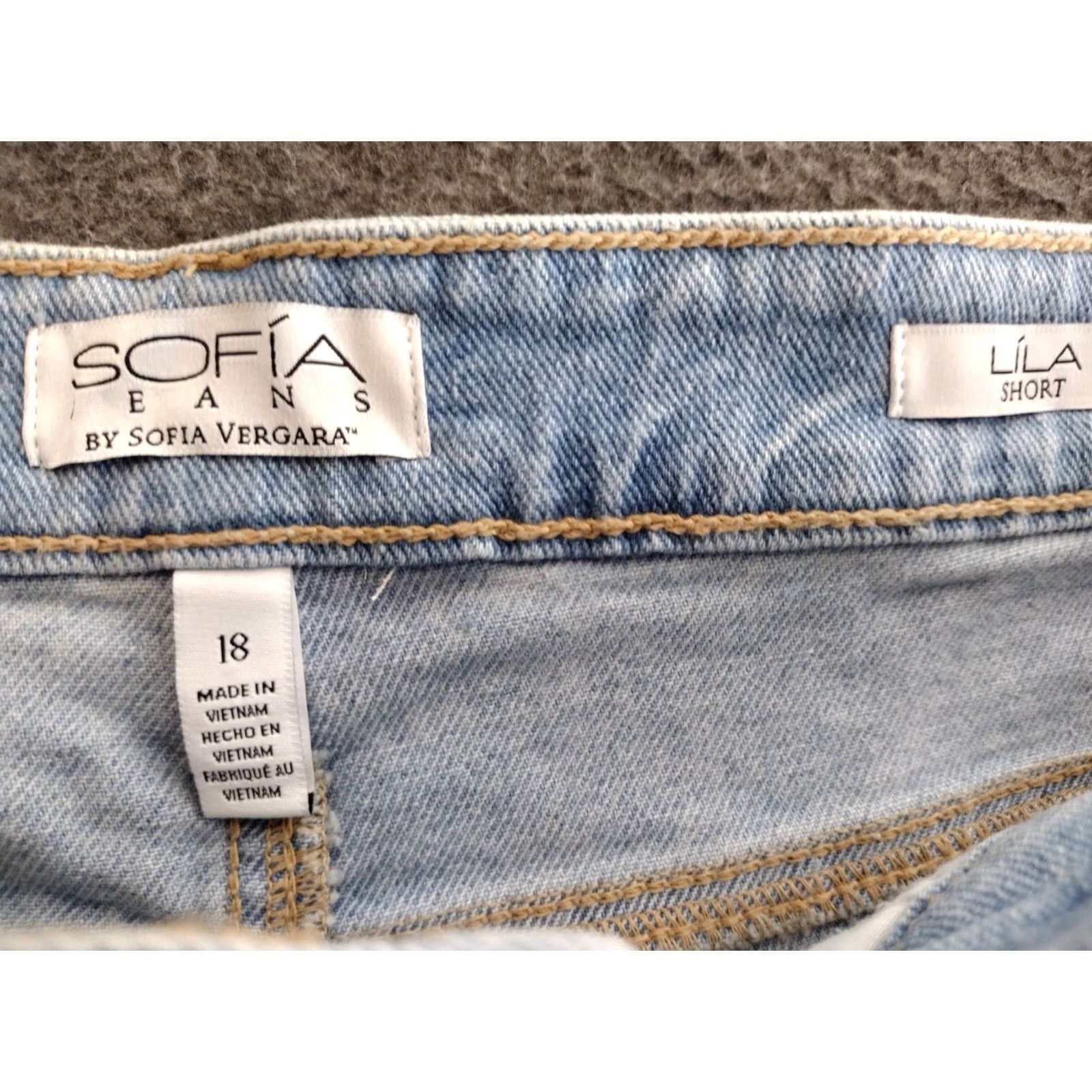 Vintage Sofia Vergara Jeans Lila Mid Rise Hi-Low Hem Light Wash Denim Shorts 18 Womens Plus Size Blue Pants Short Size 40" / US 18 - 5 Thumbnail