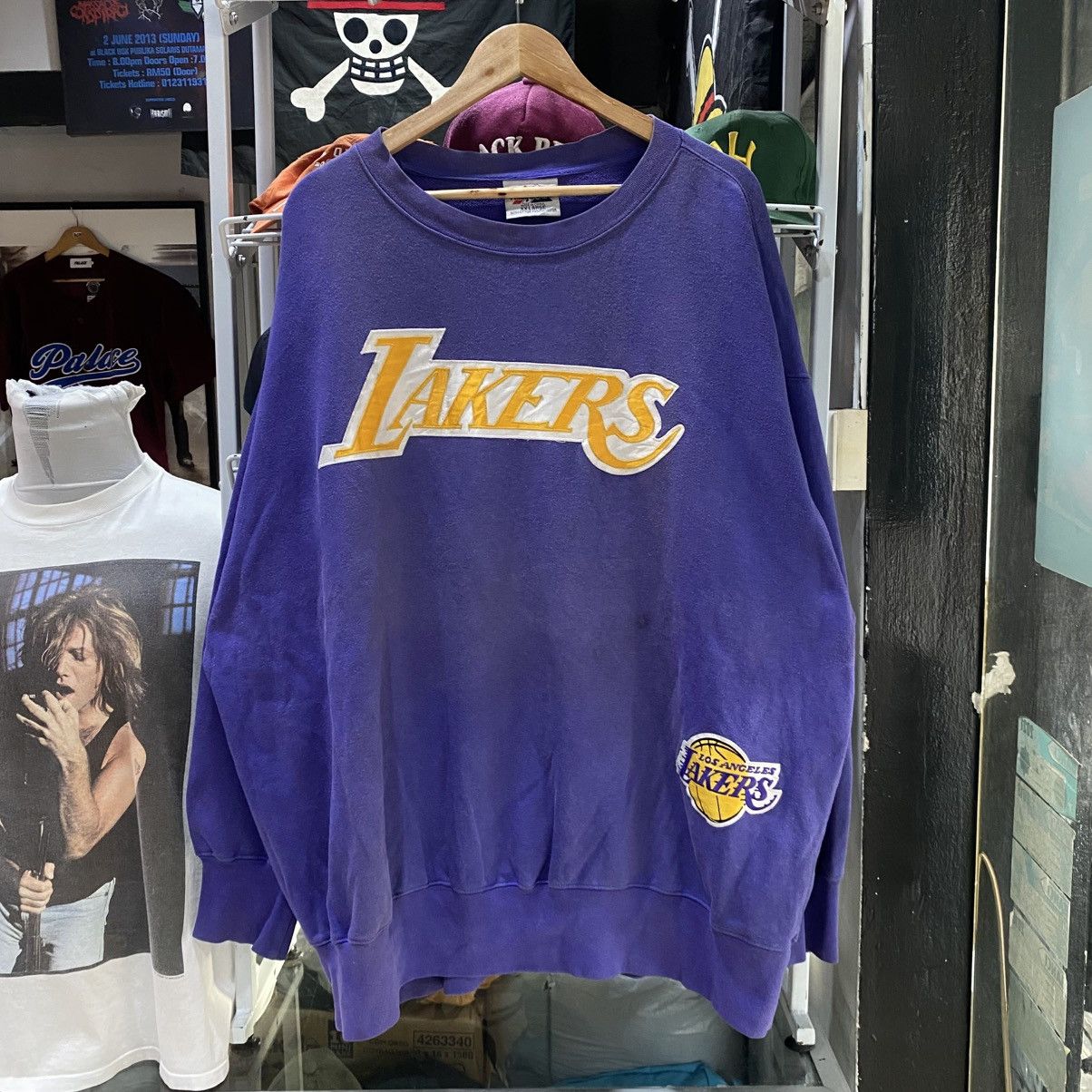 NBA × Vintage Vintage LA Lakers 90s NBA Crewneck Sweatshirt Embroidered Size US XXL / EU 58 / 5 - 1 Thumbnail