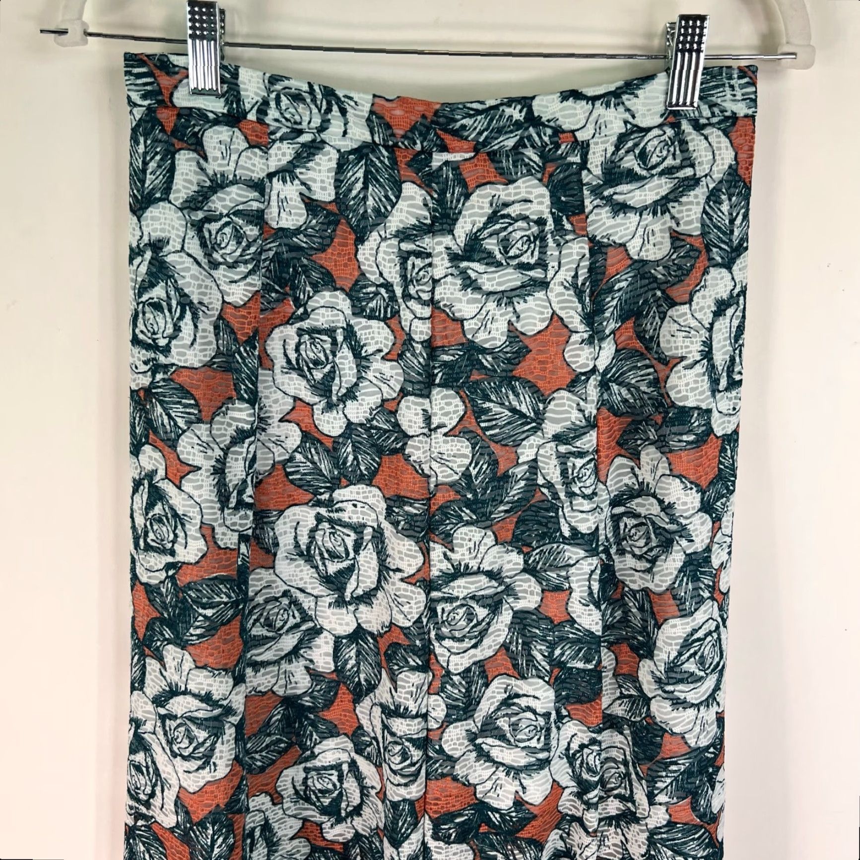 Topshop Top Shop Floral Pleated Skirt Size 6 Green Hi-Lo Asymmetrical Hem Maxi Side Slit Size M / US 6-8 / IT 42-44 - 2 Thumbnail