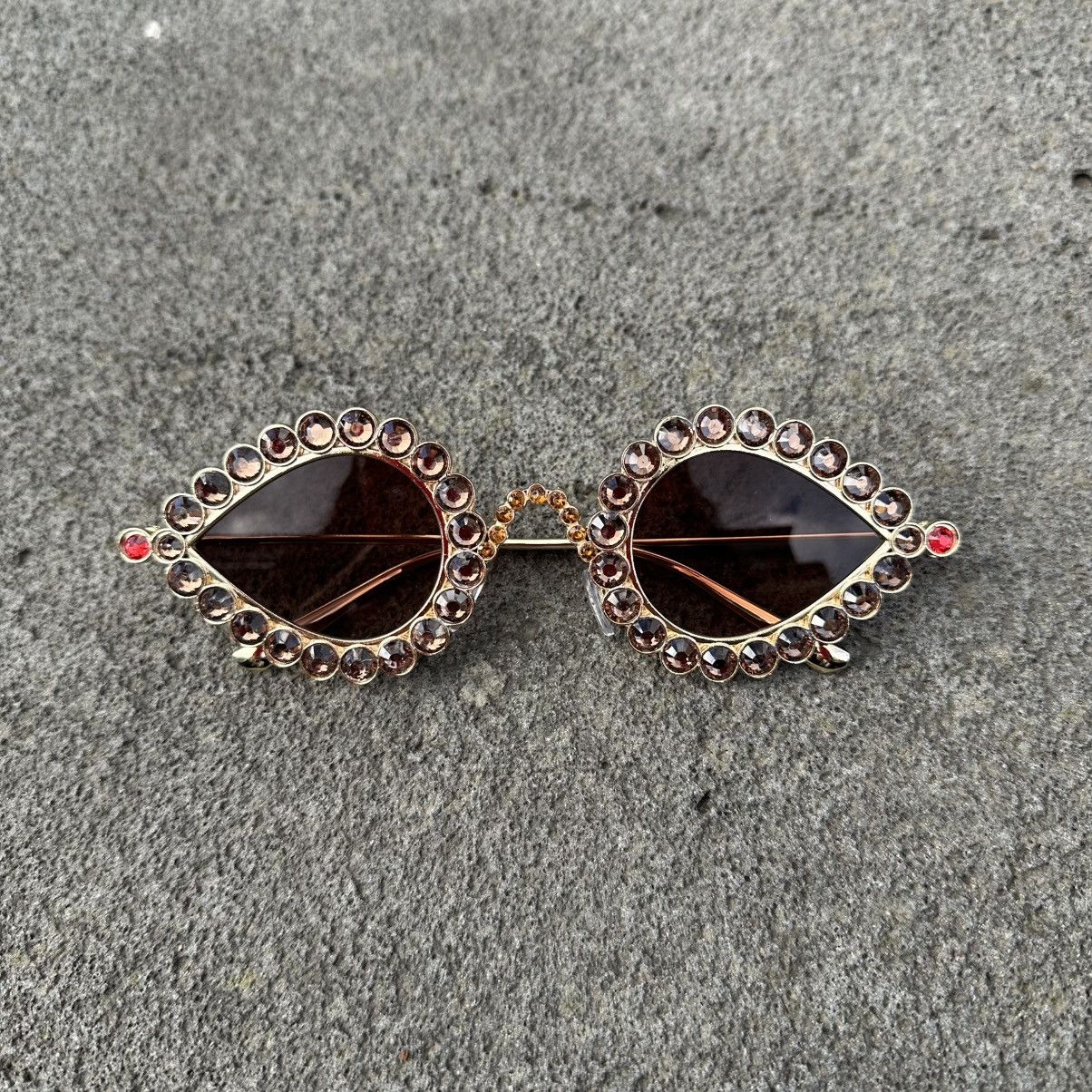 Vintage SUNGLASSES BRAND NEW CLASSIC RETRO VINTAGE YT81064-02 Size ONE SIZE - 1 Thumbnail
