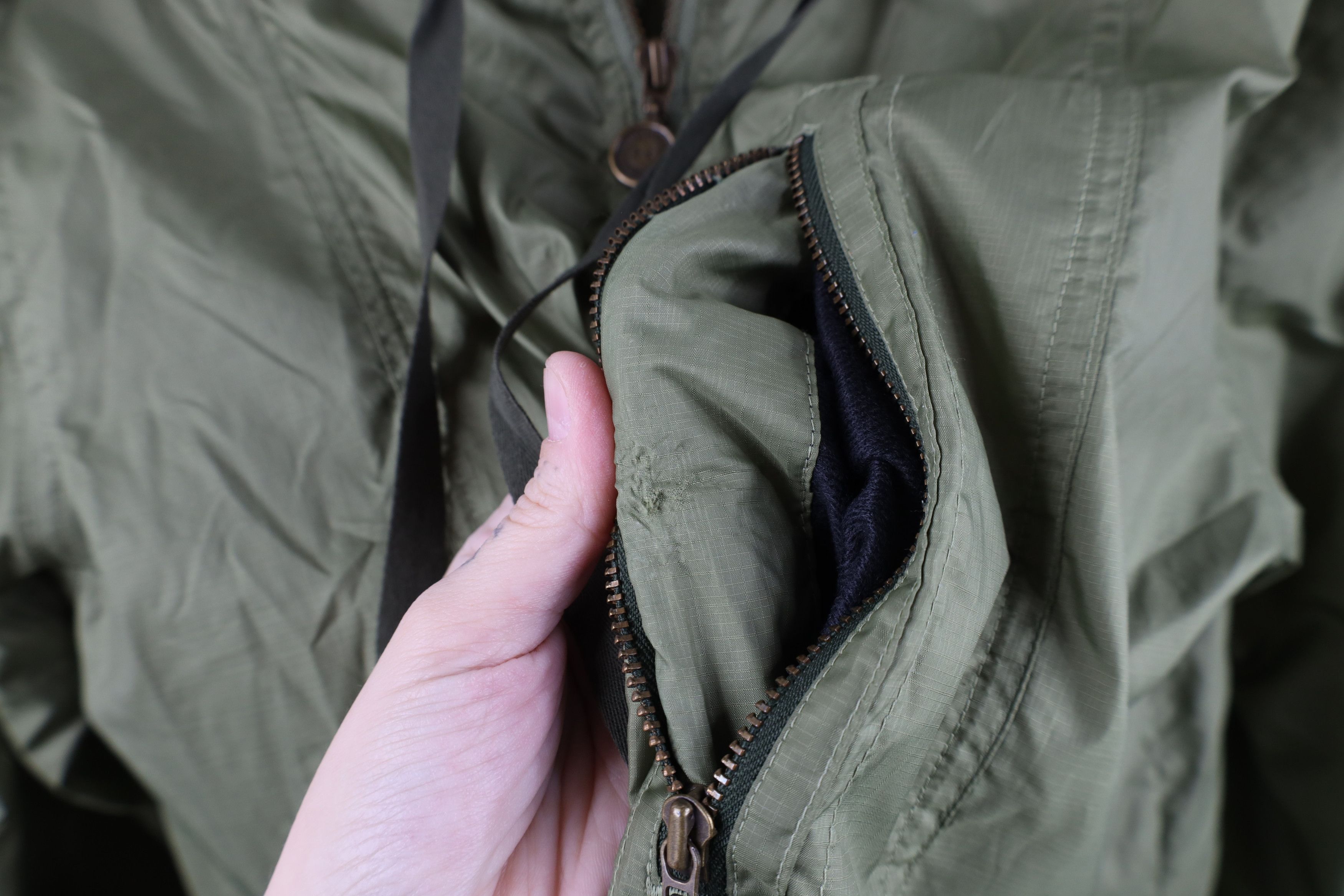 Under Armour Vintage Under Armour Full Zip Hooded Windbreaker Jacket Size L / US 10 / IT 46 - 6 Thumbnail