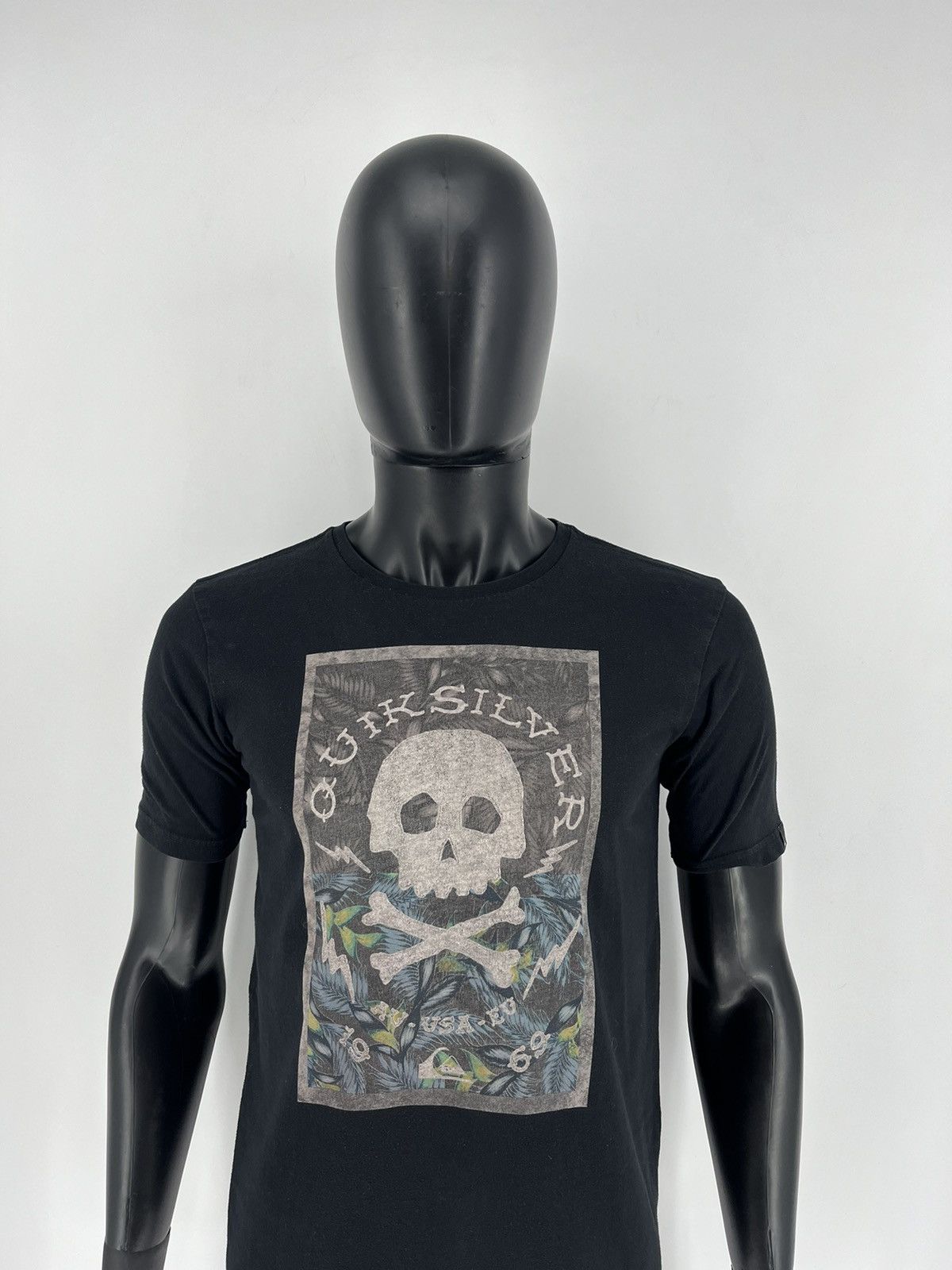 Quiksilver VTG Y2K Quiksilver Skull Logo Punk Design Surf Skate Tees Size US S / EU 44-46 / 1 - 1 Thumbnail
