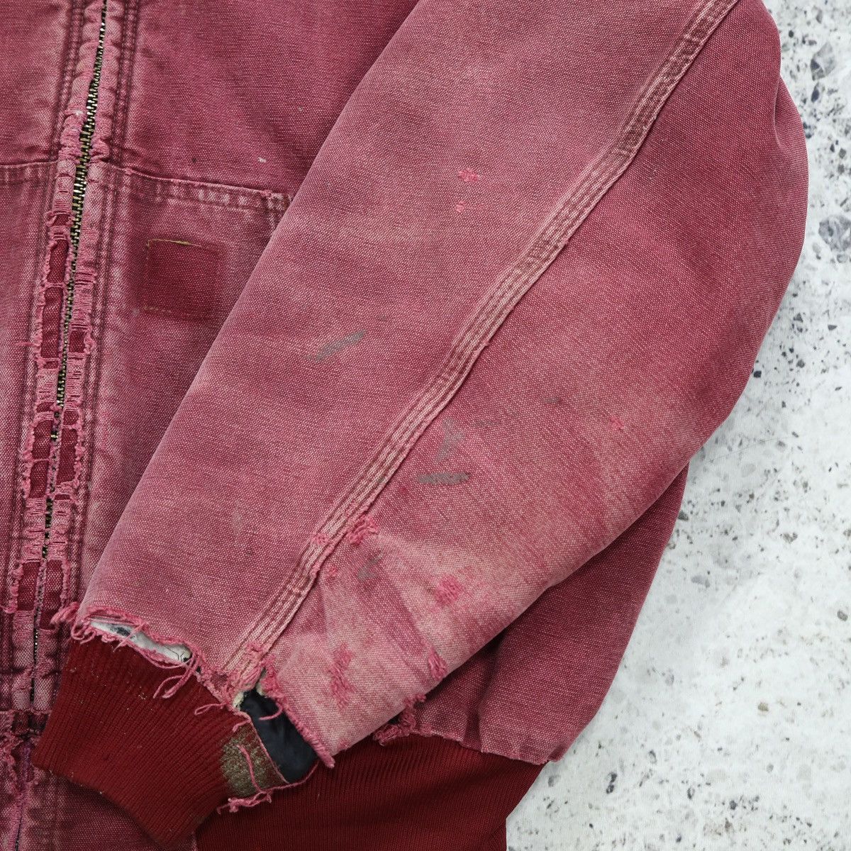 Carhartt THRASHED Vintage Carhartt J68 CRI Crimson Faded Red Jacket Size US XL / EU 56 / 4 - 13 Thumbnail