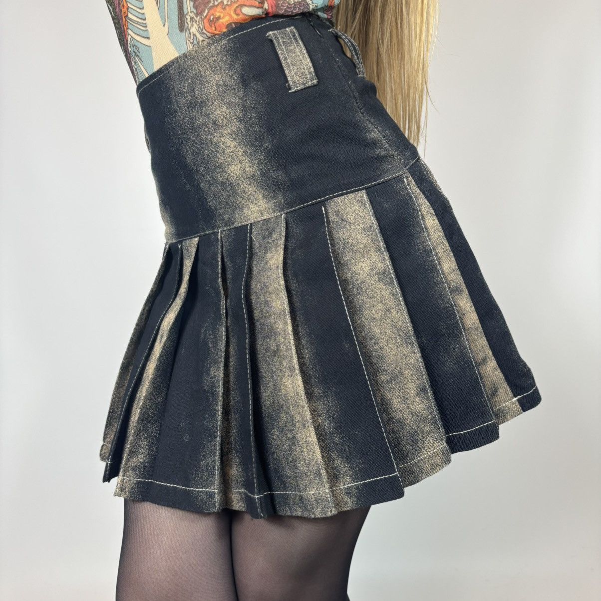 Japanese Brand Vintage Y2K Japanese Style Sexy Retro Wool Flared Mini Skirt Size 26" / US 2 / IT 38 - 1 Thumbnail
