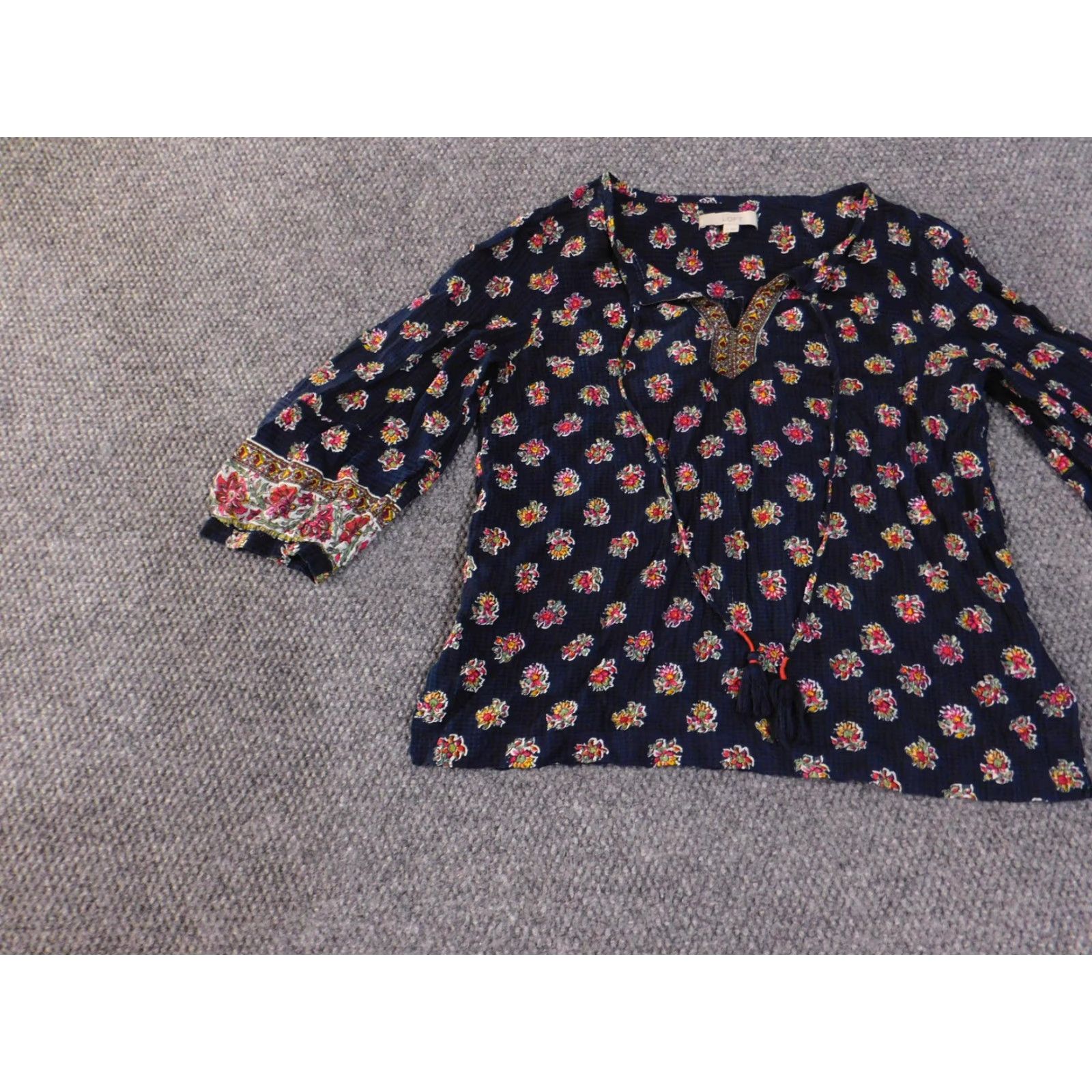 Loft LOFT Blouse - Navy Floral Embroidered 3/4 Sleeve Tunic Womens Medium V-Neck viscose Cotton Size M / US 6-8 / IT 42-44 - 3 Thumbnail