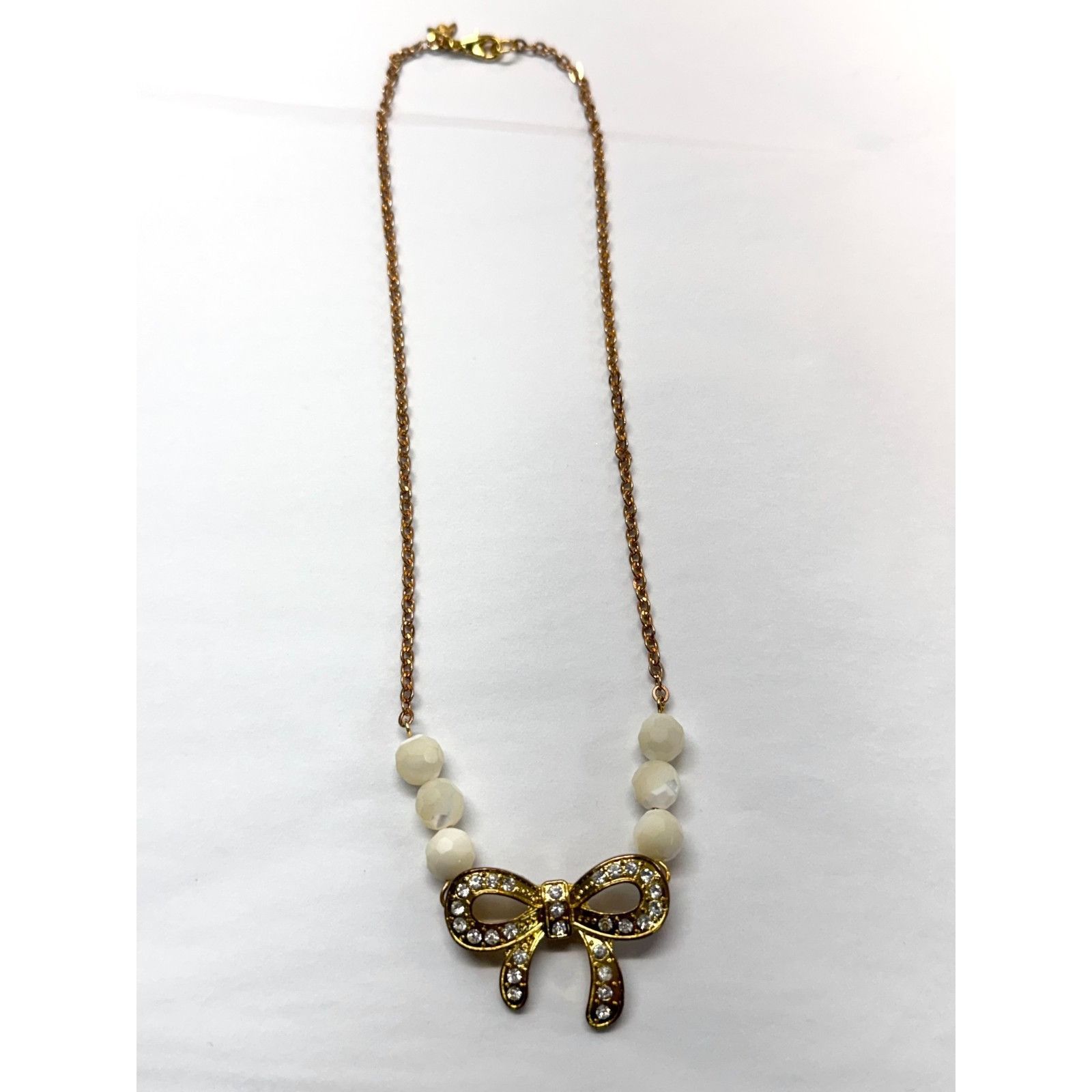 Vintage Vintage rhinestone bow white semi precious bead necklace Size ONE SIZE - 5 Thumbnail