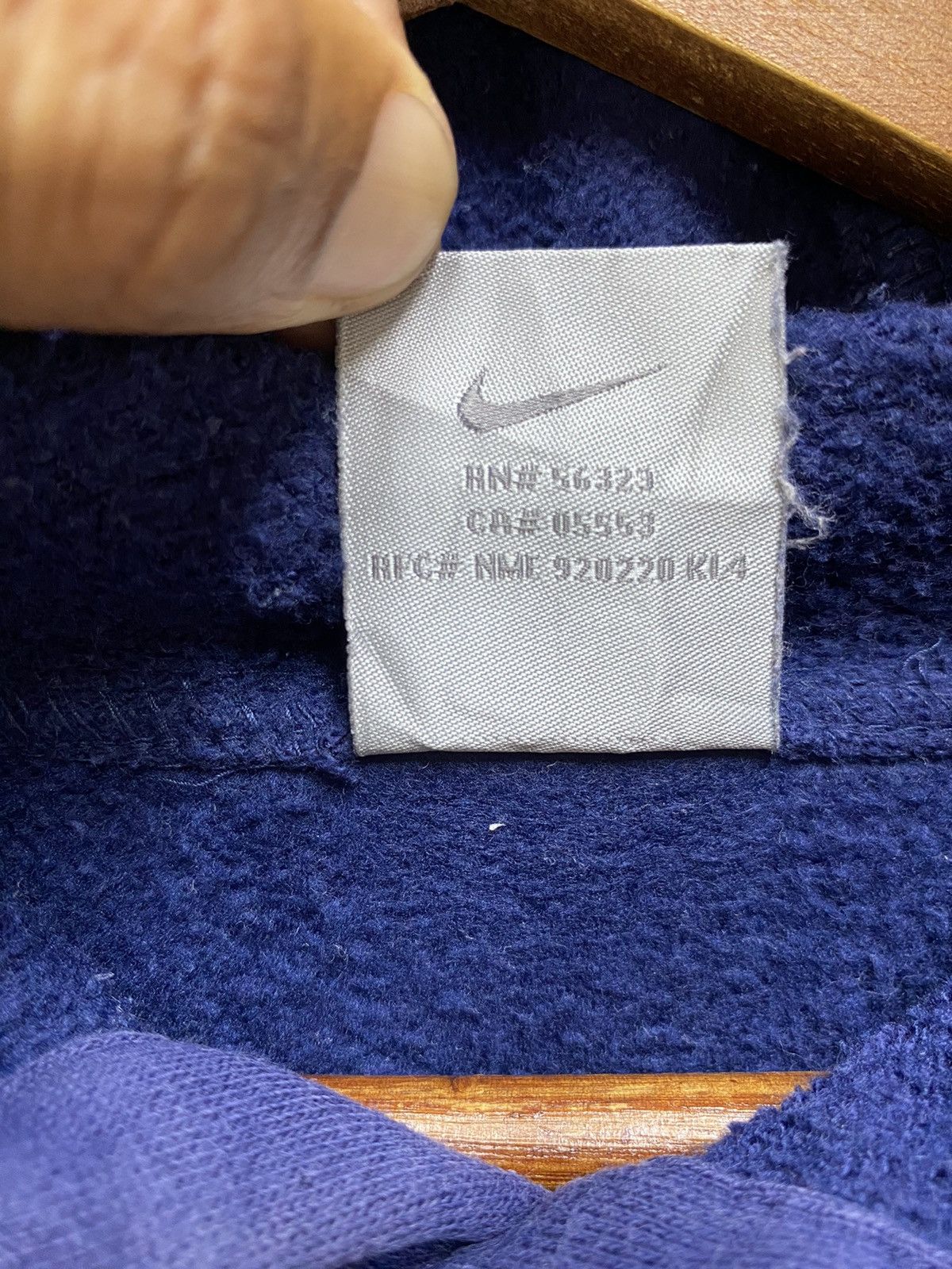 Nike SB Vintage Nike SB Hoodie Faded Purple Center Logo Size S Size US S / EU 44-46 / 1 - 9 Thumbnail