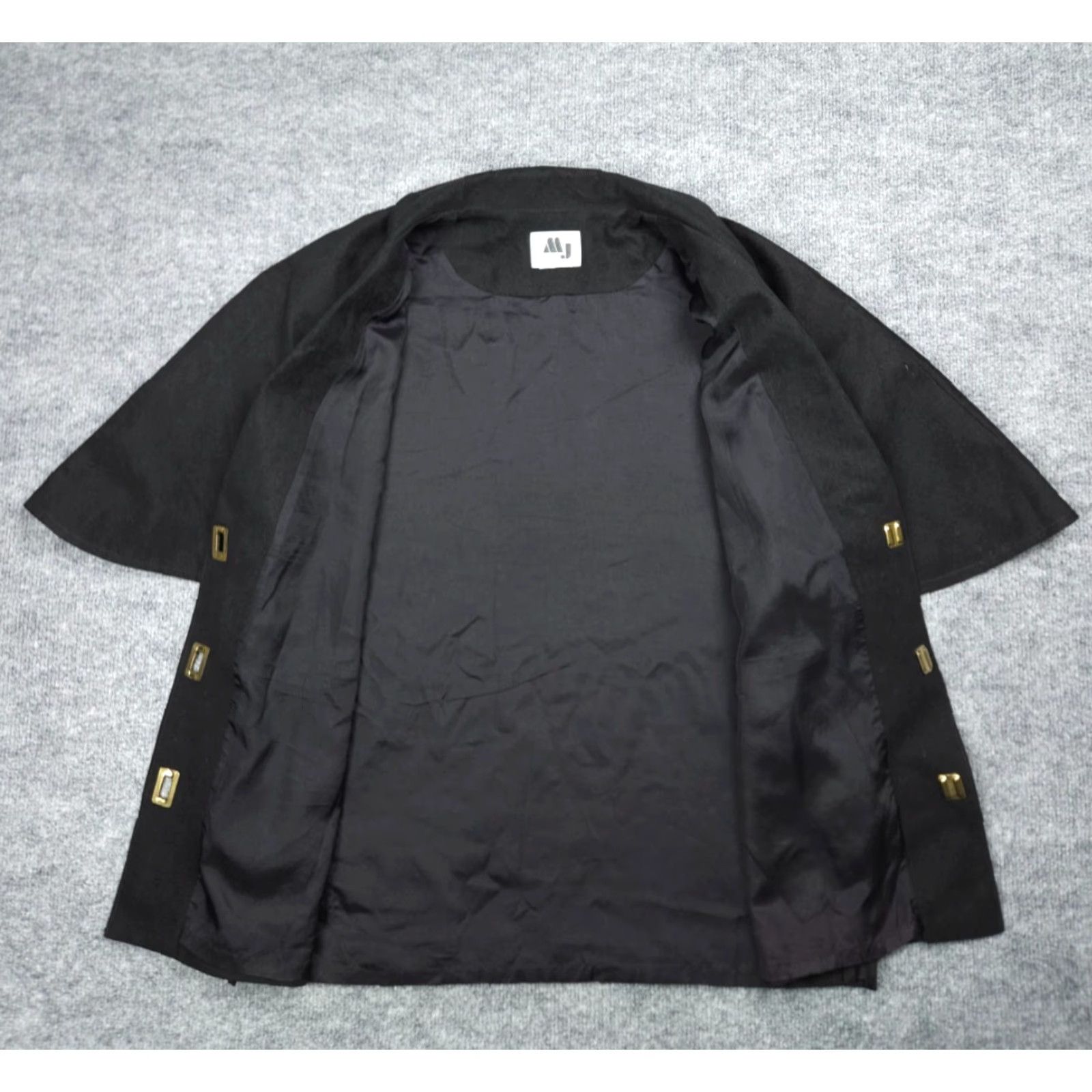 Vintage VINTAGE MJ Seattle Top Women's Black Buckle Snap Sueded Fabric Short Sleeve Coat Overcoat L Black Women Size L / US 10 / IT 46 - 4 Thumbnail