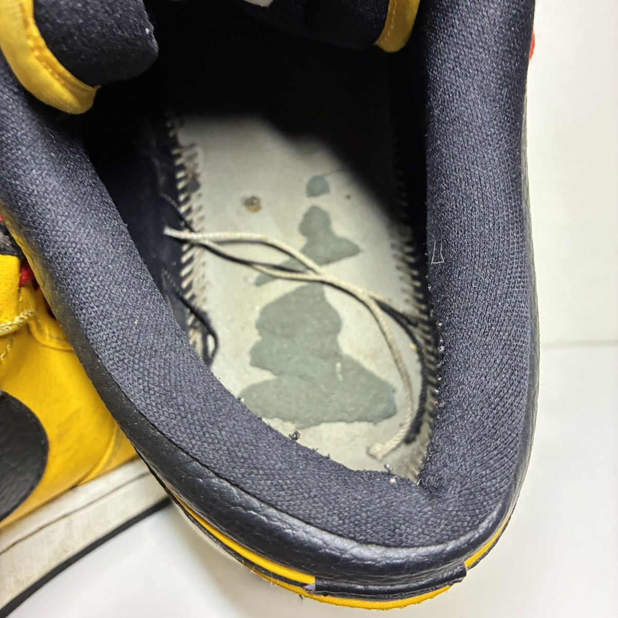 Jordan Brand Men's Size 10.5 Nike Air Jordan 1 Low University Gold Black Size US 10.5 / EU 43-44 - 8 Thumbnail