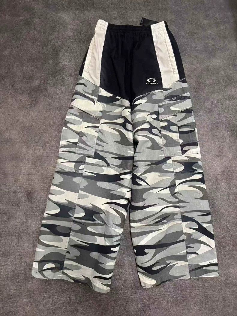 Balenciaga Balenciaga size XS Camouflage Patchwork Logo Work Pants Size US 27 - 1 Thumbnail