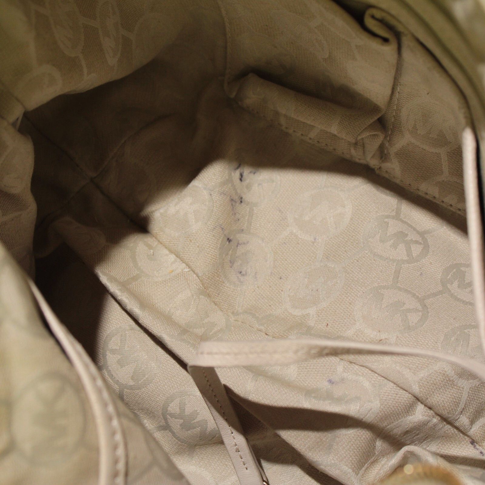 Michael Kors Michael Kors Cream Leather Shoulder Bag with Gold Accents Size ONE SIZE - 9 Thumbnail