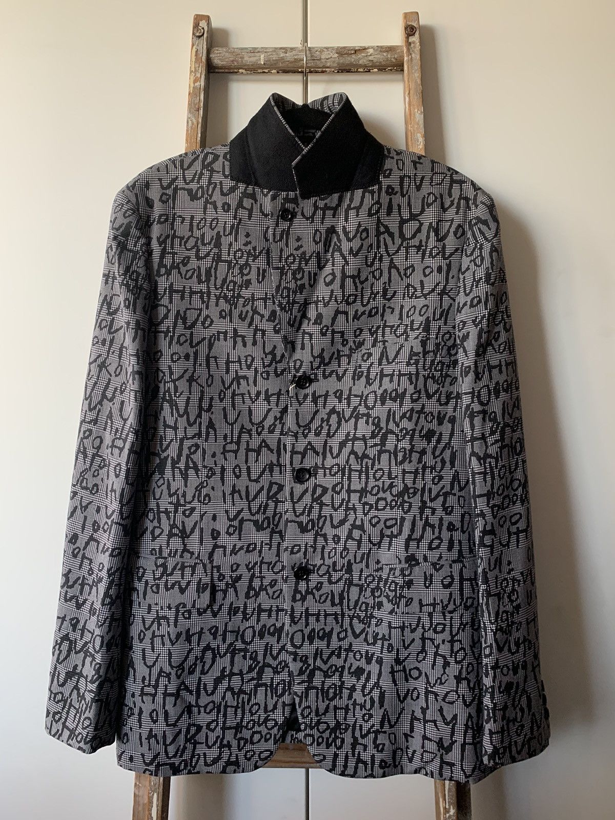 Comme des Garcons Homme Plus COMME DES GARÇONS HOMME PLUS EDWARD GOSS TEXT PRINT BLAZER Size US XL / EU 56 / 4 - 4 Thumbnail