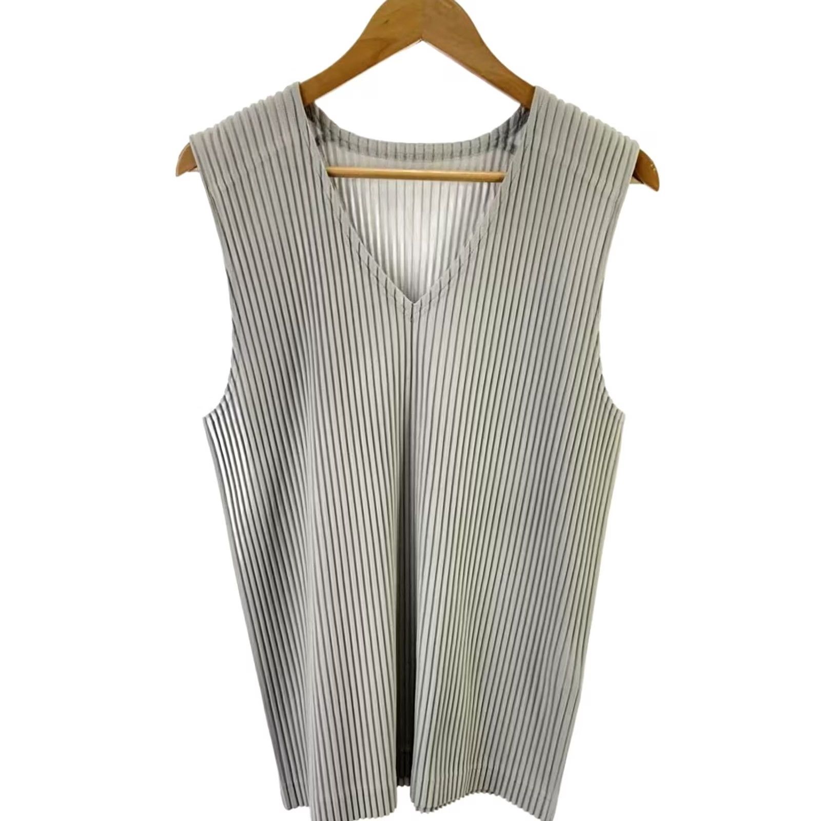 Issey Miyake ISSEY MIYAKE V-neck Pleated Vest Mens XL Gray Pleated Vest Size US XL / EU 56 / 4 - 2 Thumbnail