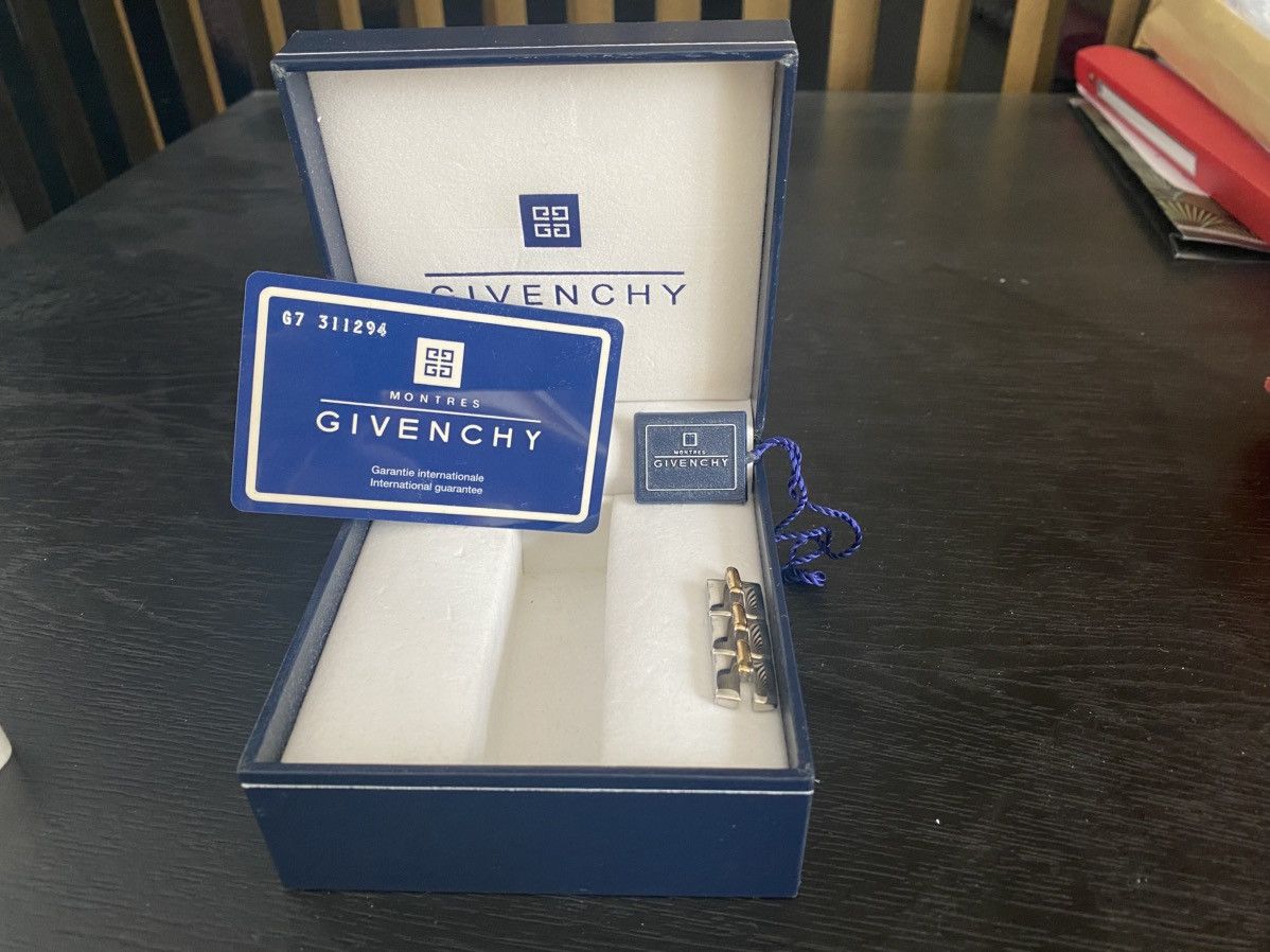 Givenchy Givenchy watch silver gold luxury brand japan Size ONE SIZE - 8 Thumbnail