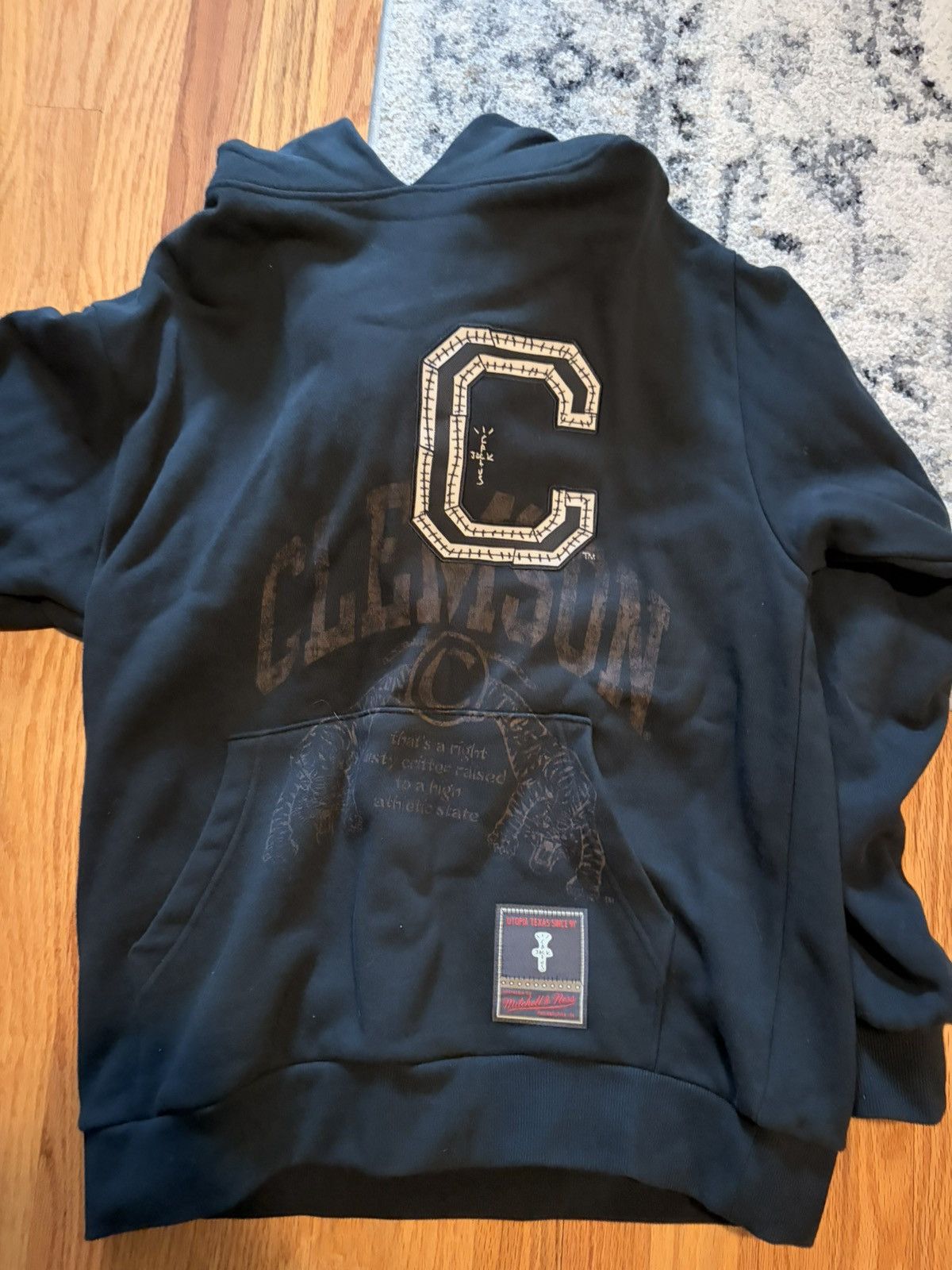 Travis Scott TRAVIS SCOTT MITCHELL AND NESS SZ MEDIUM CLEMSON BARELY USED Size US M / EU 48-50 / 2 - 1 Thumbnail
