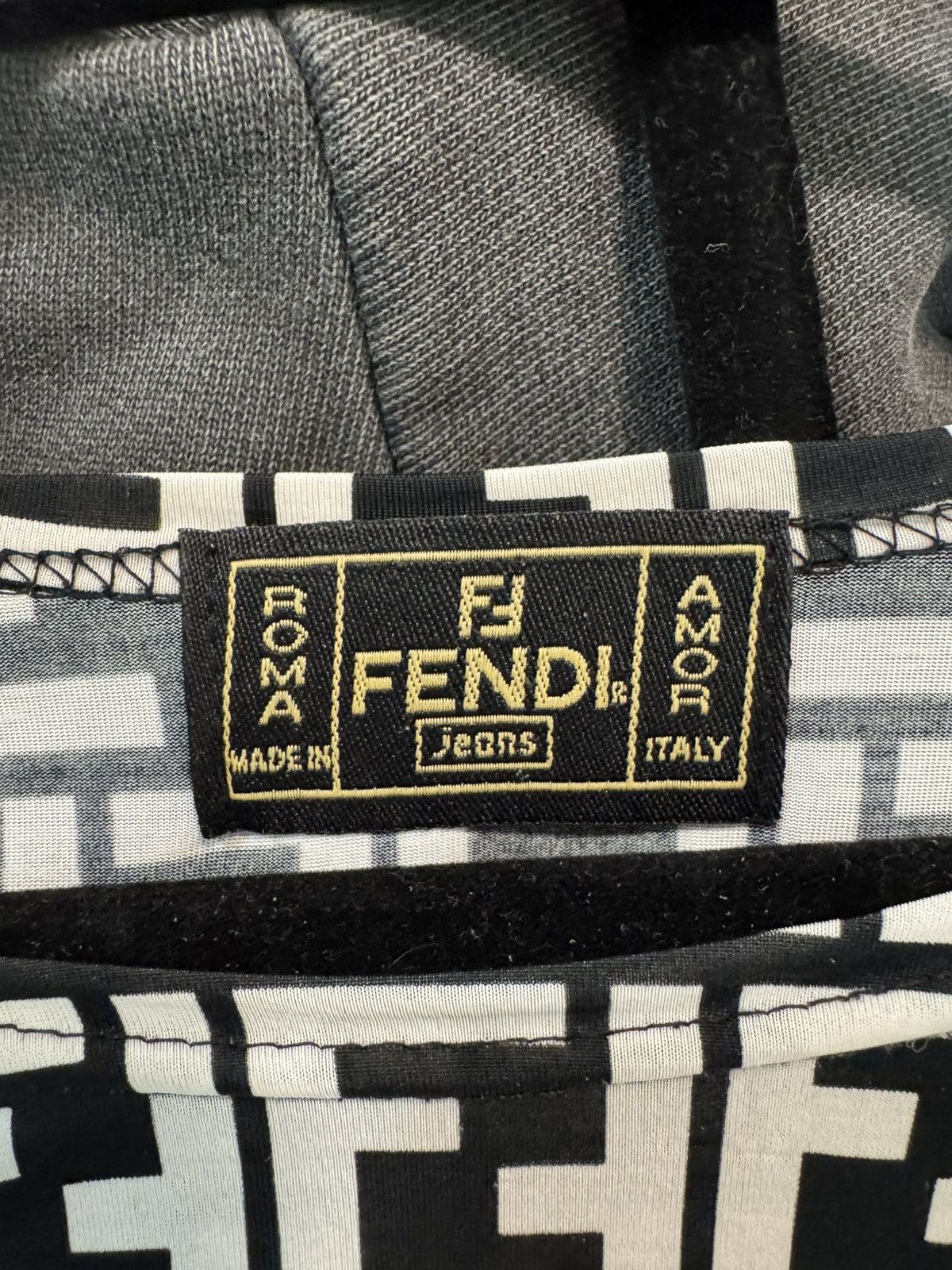 Fendi RARE FENDI LONG-SLEEVED T-SHIRT IN Zucca GOOD Size US L / EU 52-54 / 3 - 3 Thumbnail