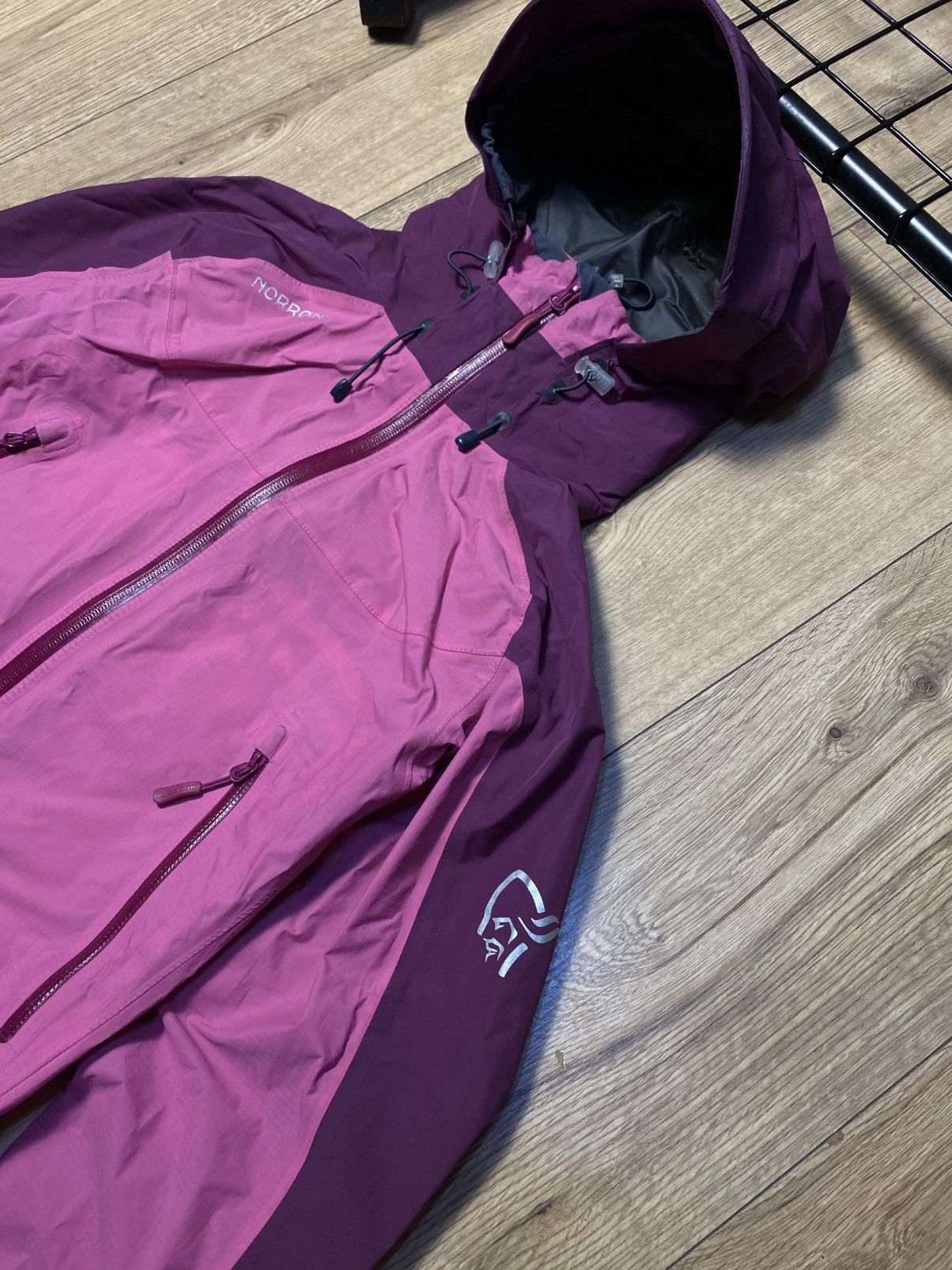 Norrona Norrona Falketind Gore-Tex Jacket Women’s Size S Size S / US 4 / IT 40 - 3 Thumbnail
