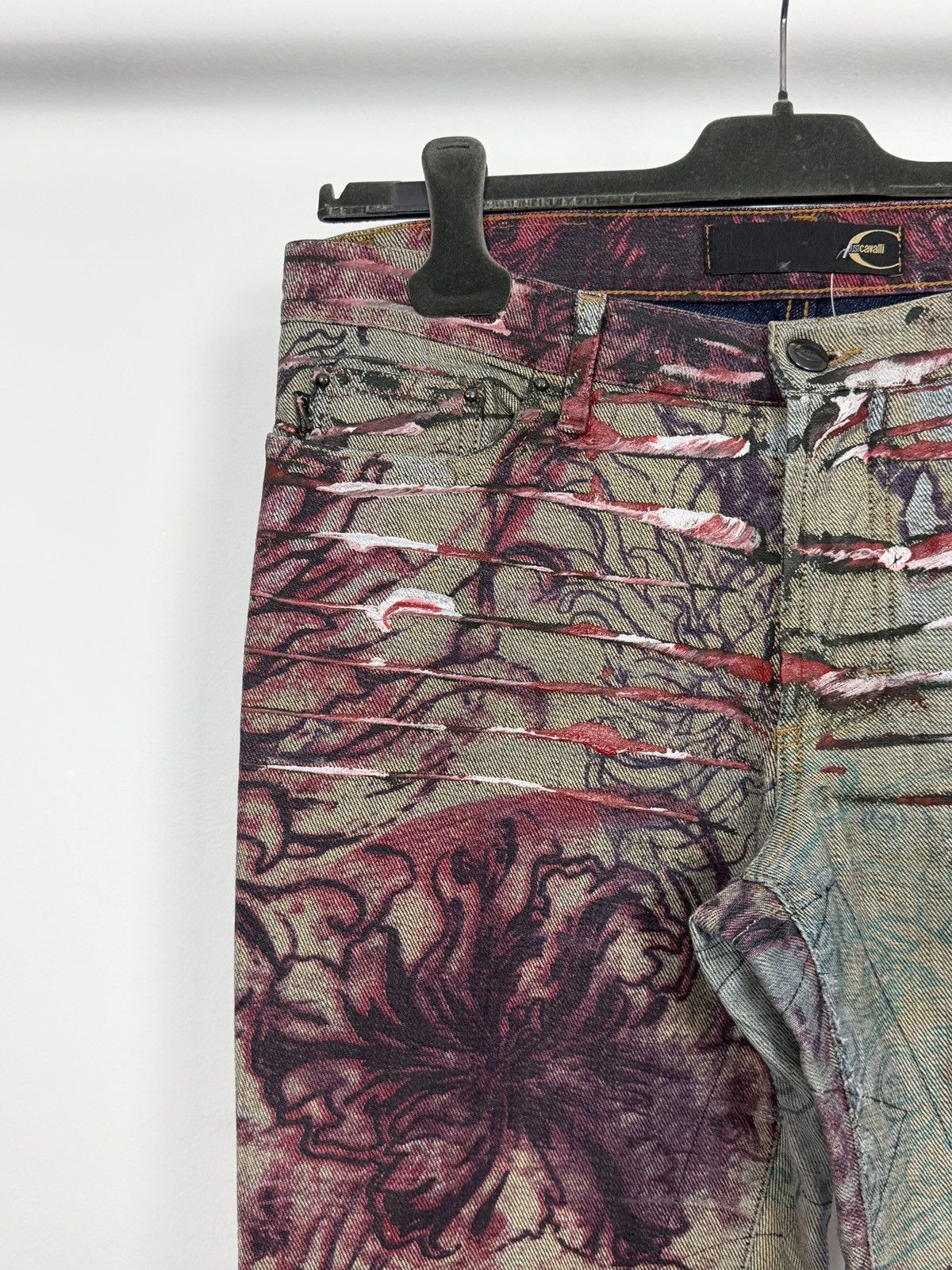 Roberto Cavalli Roberto Cavalli 2000’s Flared Floral Slashed Tattoo Jeans Size 28" / US 6 / IT 42 - 6 Thumbnail