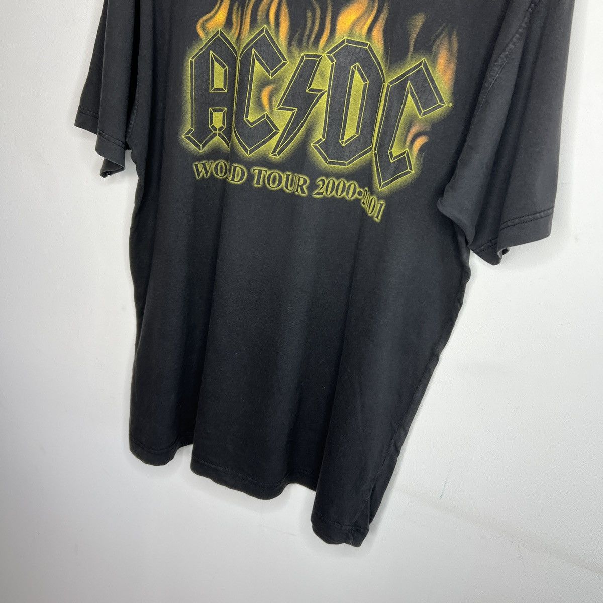 AC/DC × Band Tees × Vintage Vintage AC DC Hell’s Bells Faded Tshirt World Tour 2000 2001 Size US L / EU 52-54 / 3 - 10 Thumbnail