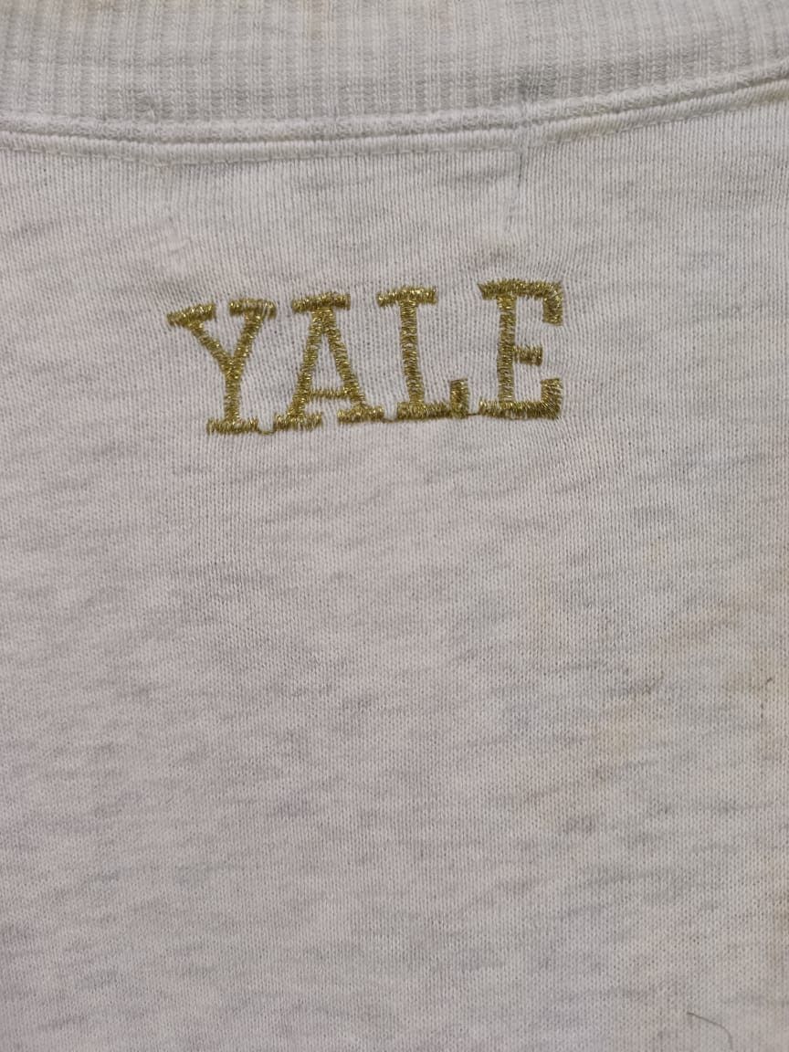 Vintage Vintage 90's Yale University Gold Emboidered Sweatshirt Size US L / EU 52-54 / 3 - 6 Thumbnail