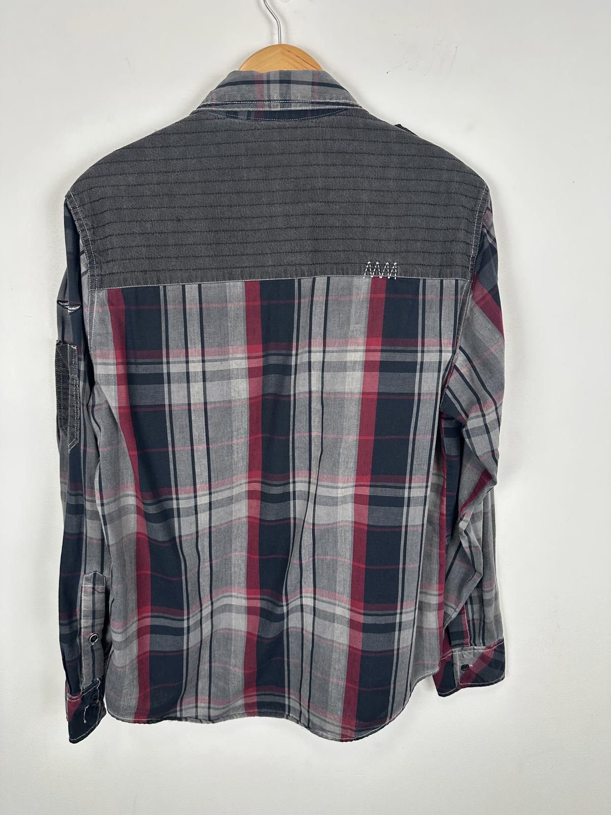 Affliction Y2K Affliction Red Black Grey Plaid Button Up Patches SIZE M Size US M / EU 48-50 / 2 - 2 Thumbnail