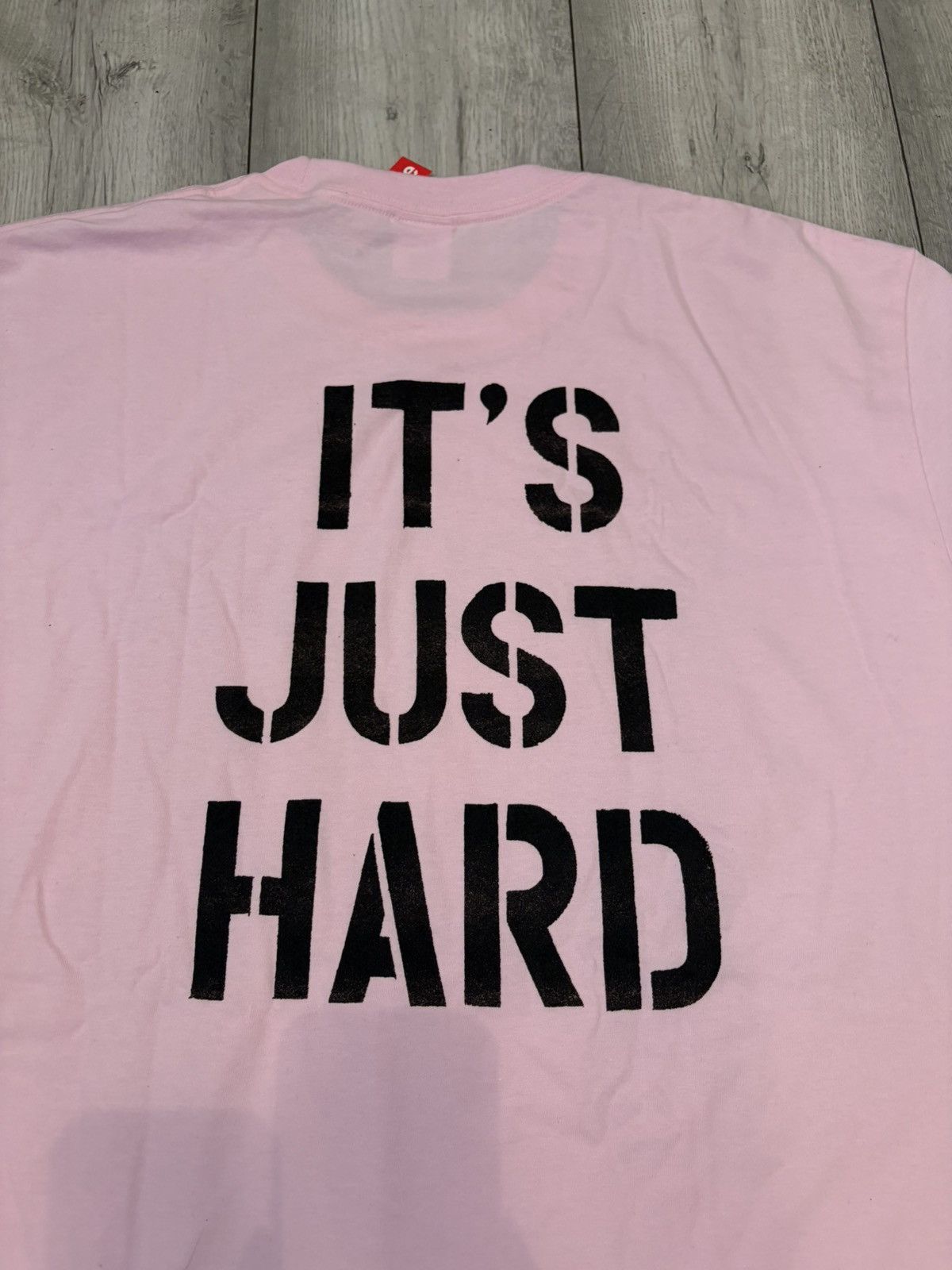 Supreme Supreme SS26 Hard Tee Pink - Size XL Size US XL / EU 56 / 4 - 4 Thumbnail