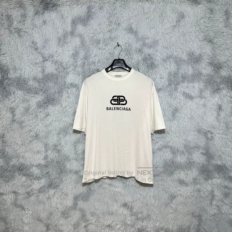 Balenciaga Balenciaga Buckle Short Sleeve T-Shirt, White, Size M Size US M / EU 48-50 / 2 - 1 Thumbnail