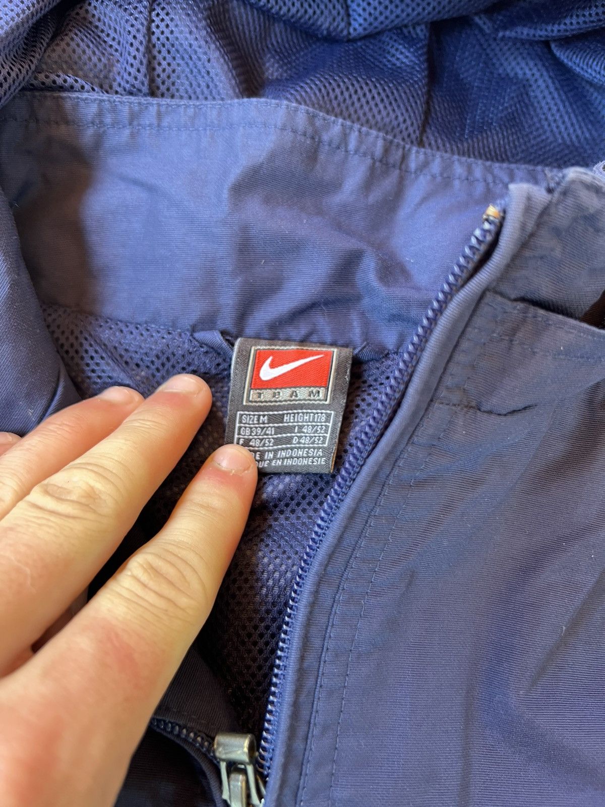 Nike Vintage Nike Blue Waterproof Windbreaker Jacket – Size M/L Size US L / EU 52-54 / 3 - 5 Thumbnail