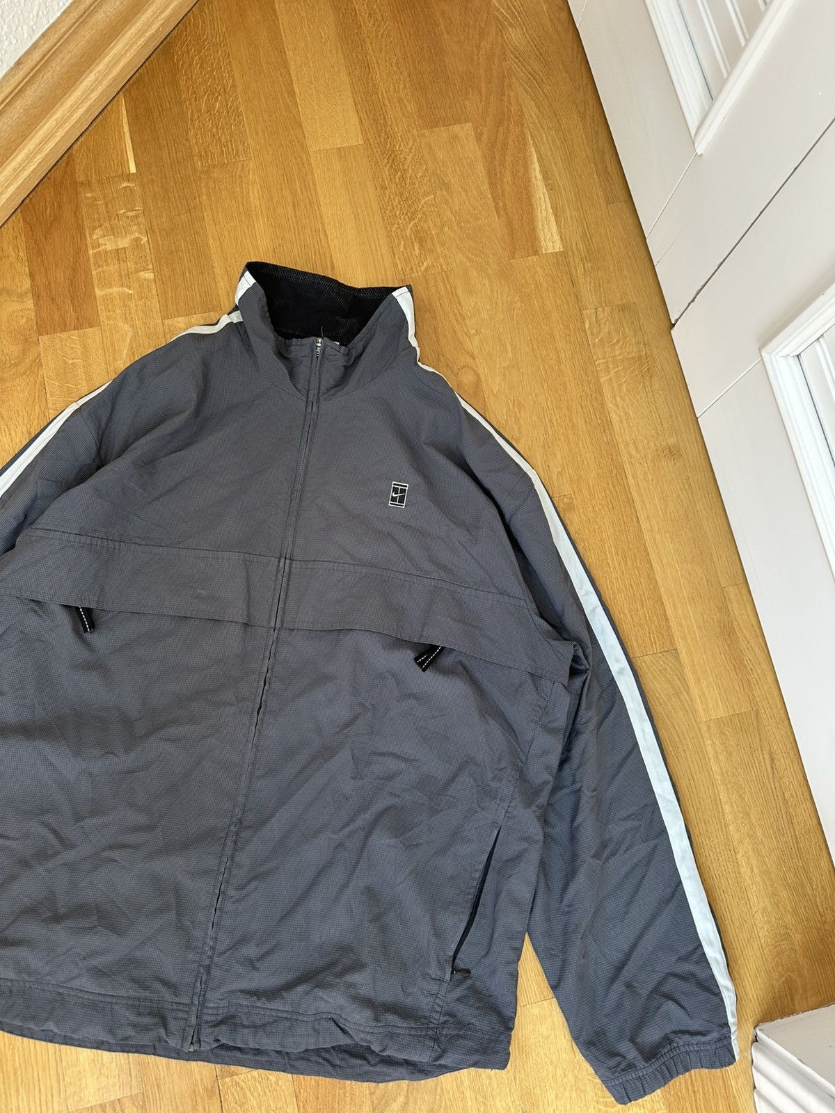 Nike Vintage Nike Court Zip Jacket Y2K Gray Logo Fit Size US XL / EU 56 / 4 - 4 Thumbnail