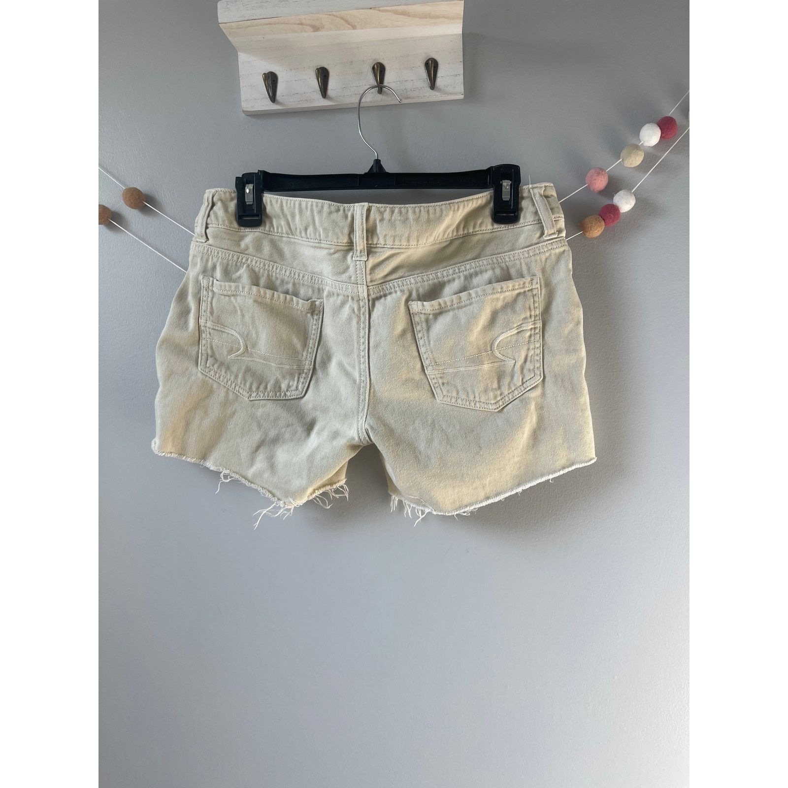 American Eagle Outfitters American Eagle Pale Yellow Girlfriend Denim Shorts Size 30" / US 8 / IT 44 - 3 Thumbnail