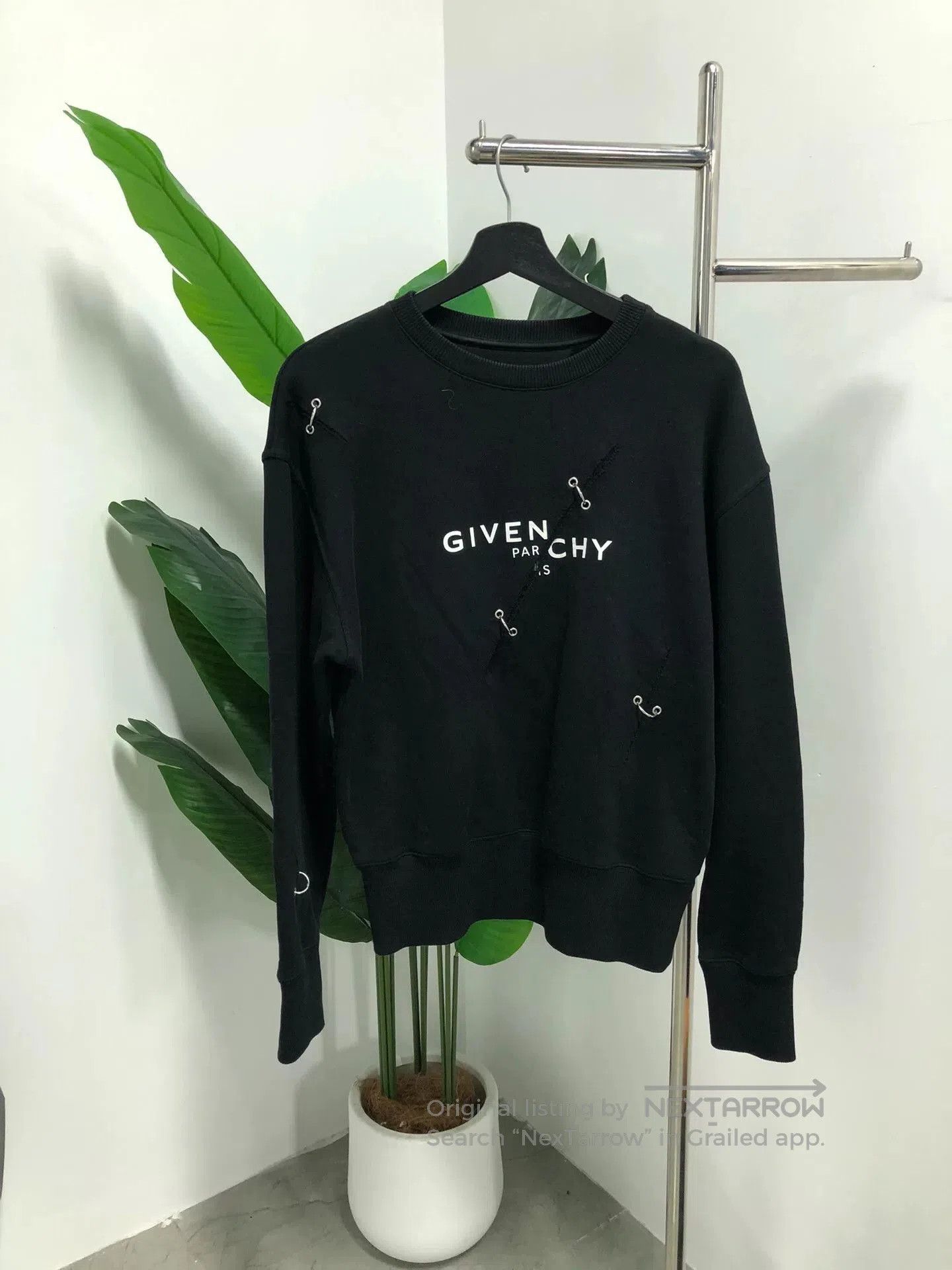 Givenchy givenchy black logo printed sweatshirt for men. Size US S / EU 44-46 / 1 - 1 Thumbnail