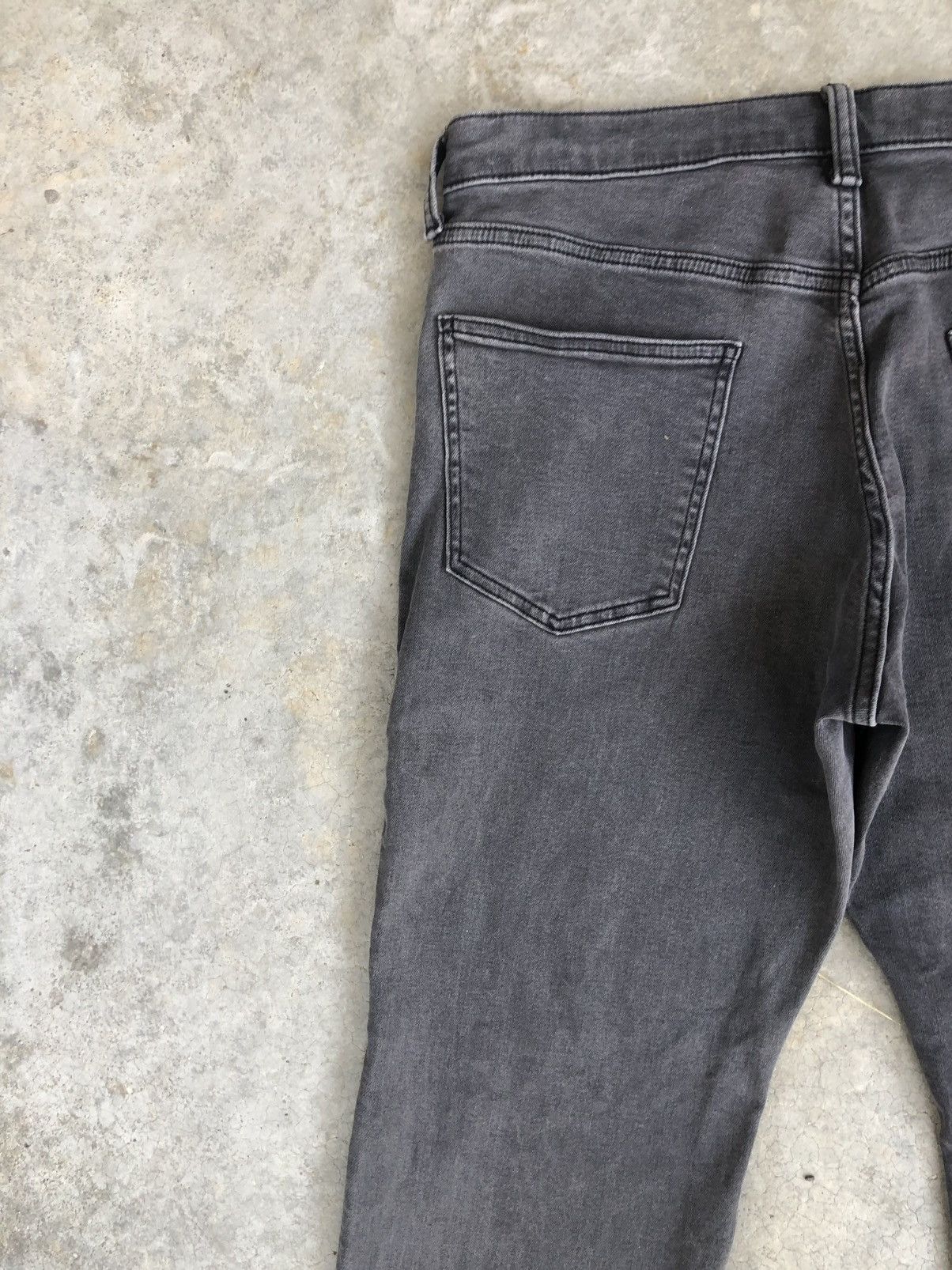 GU × Undercover Undercover x Gu Distressed Slim Jeans Size US 33 - 11 Thumbnail